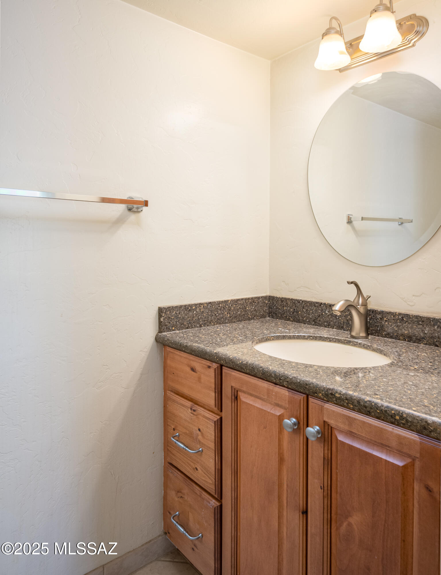 1090 W Possum Creek Lane