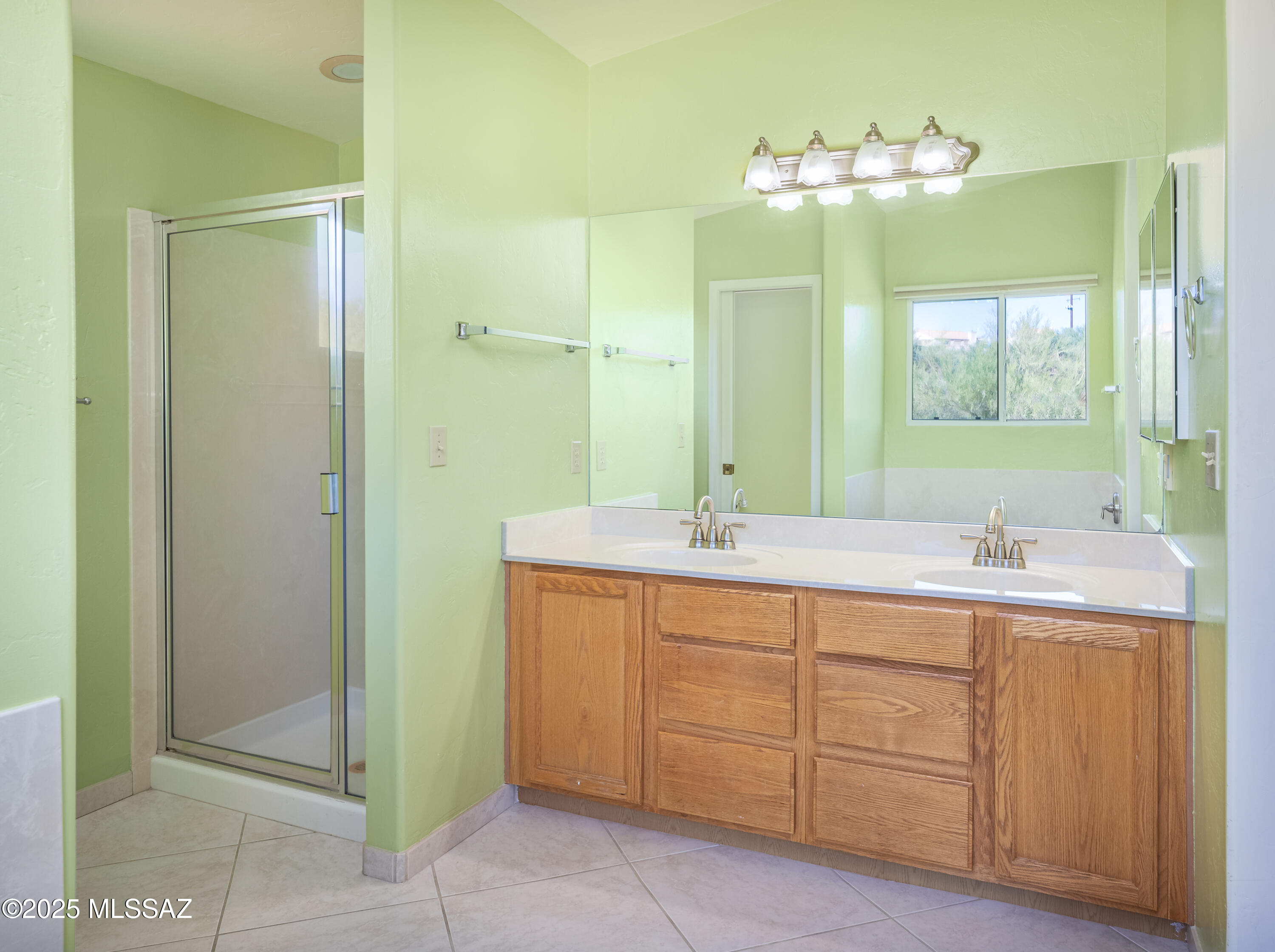 1090 W Possum Creek Lane