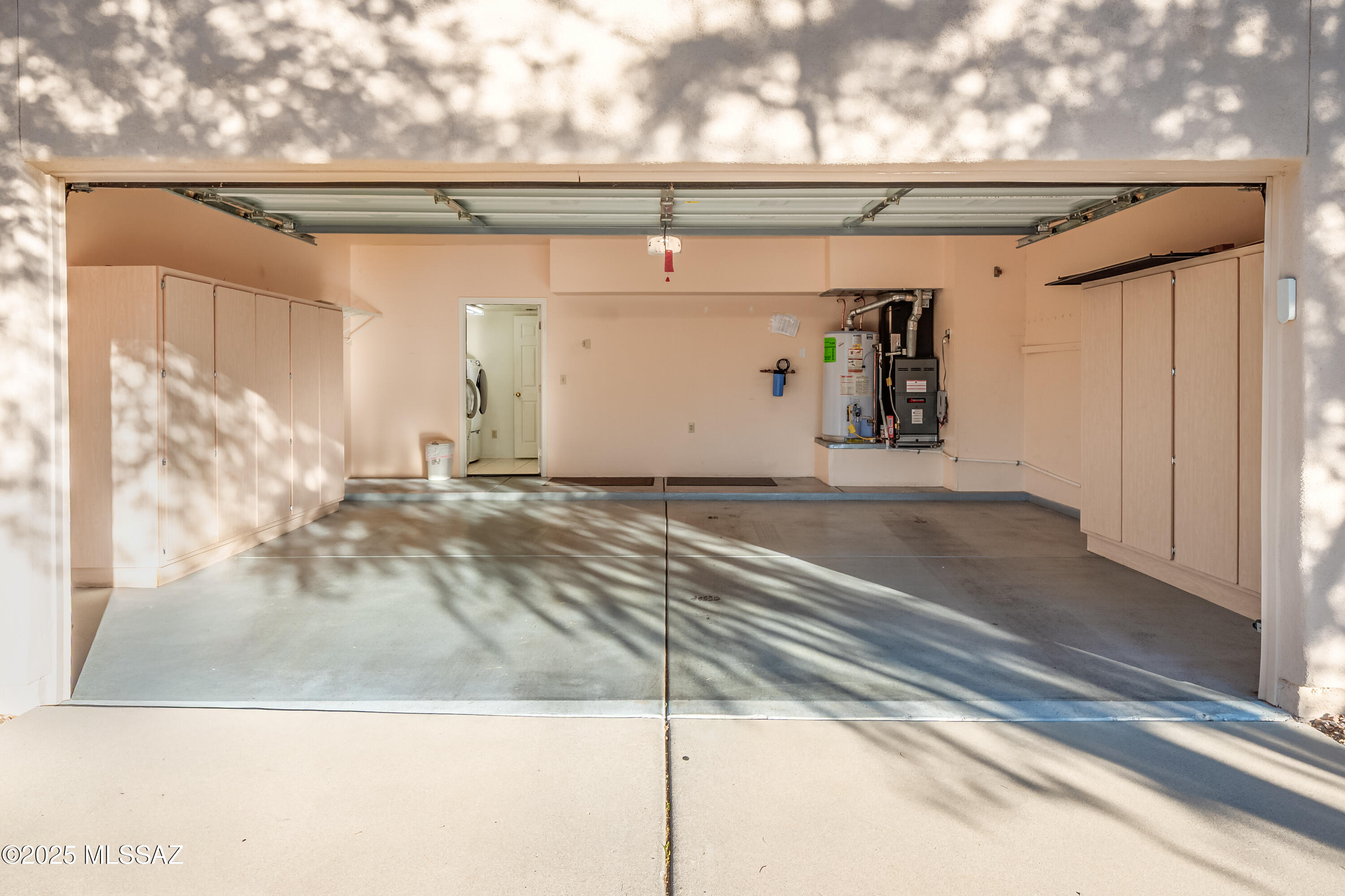 1090 W Possum Creek Lane