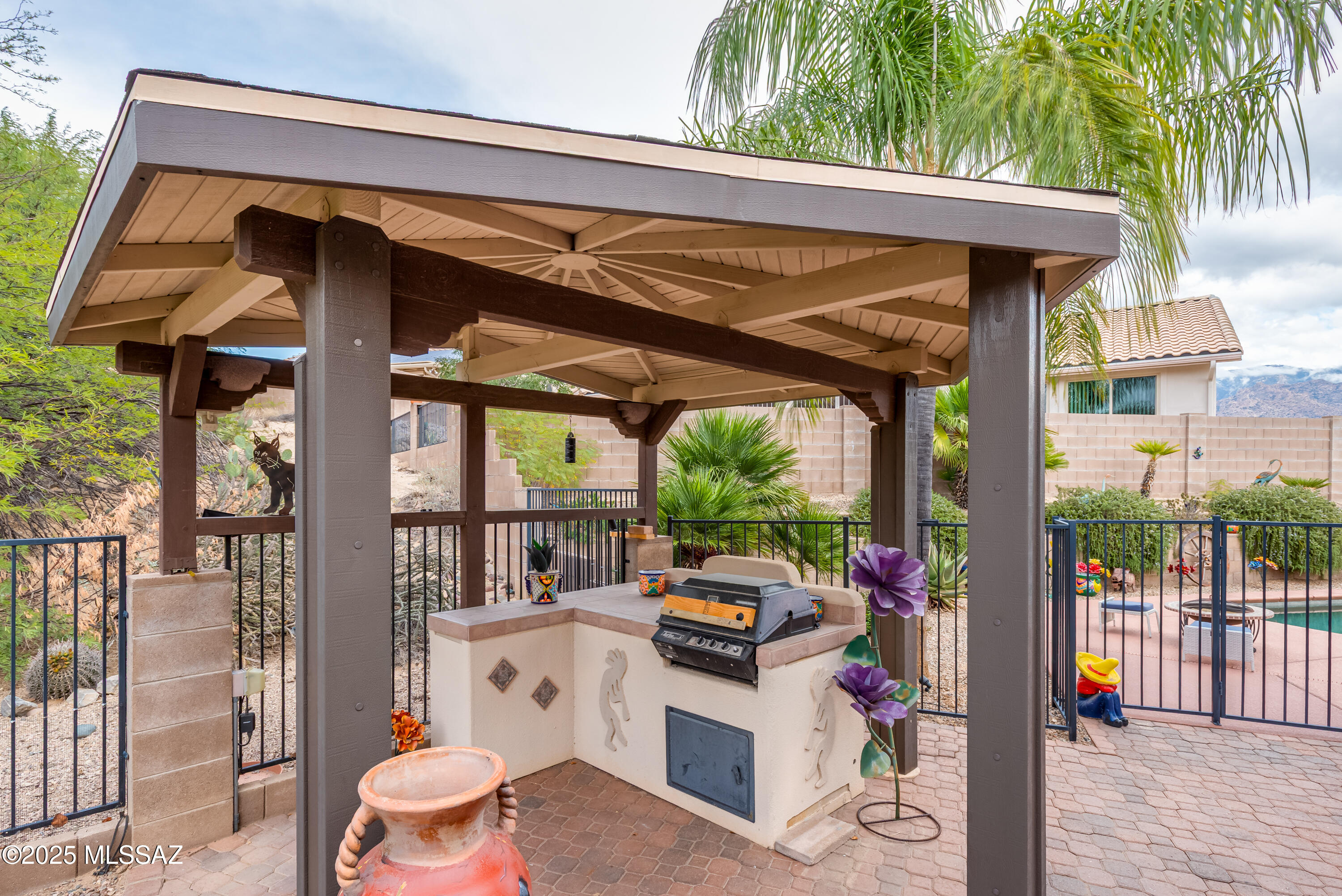 1681 E Moonshroud Drive