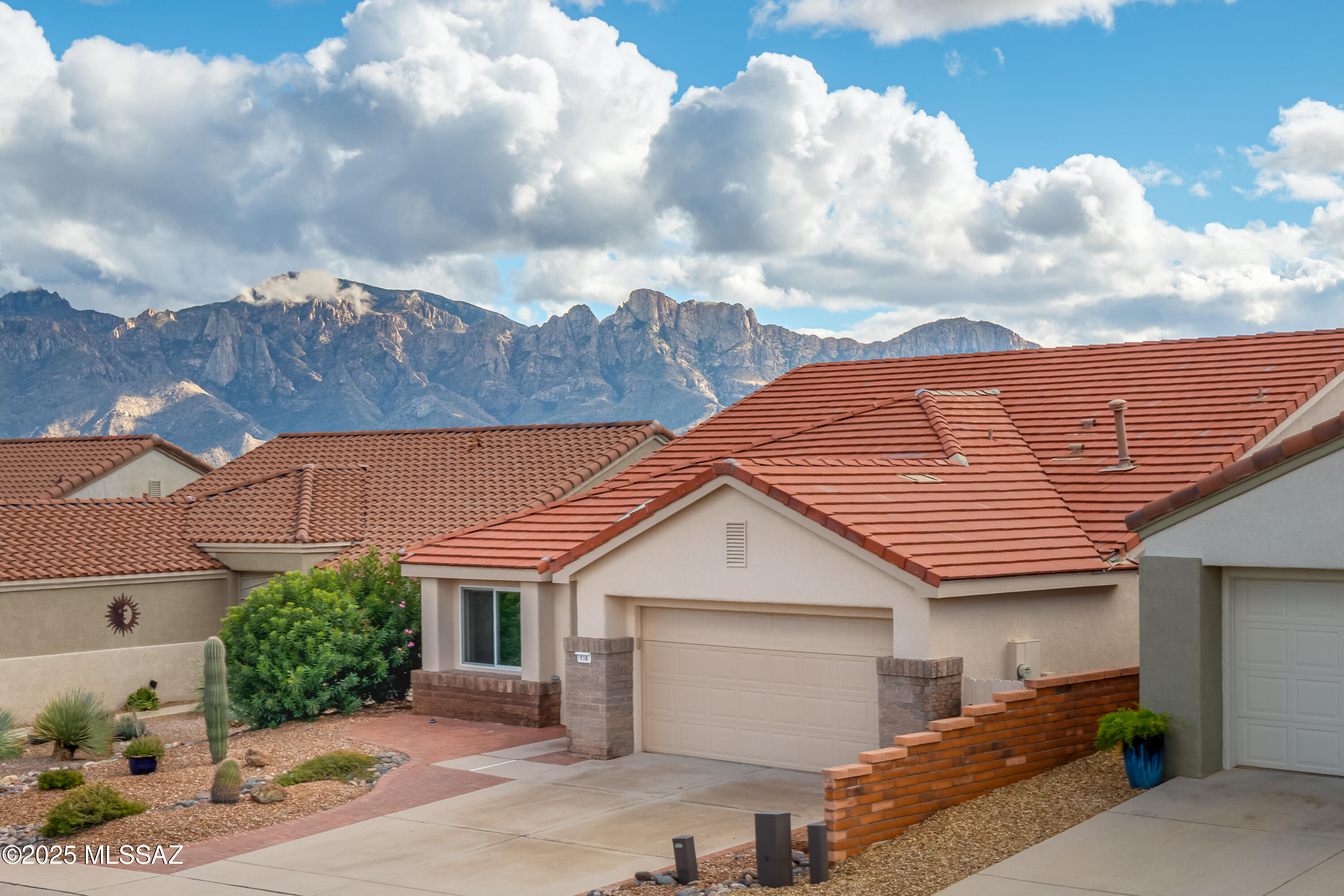 938 E Grass Meadow Place