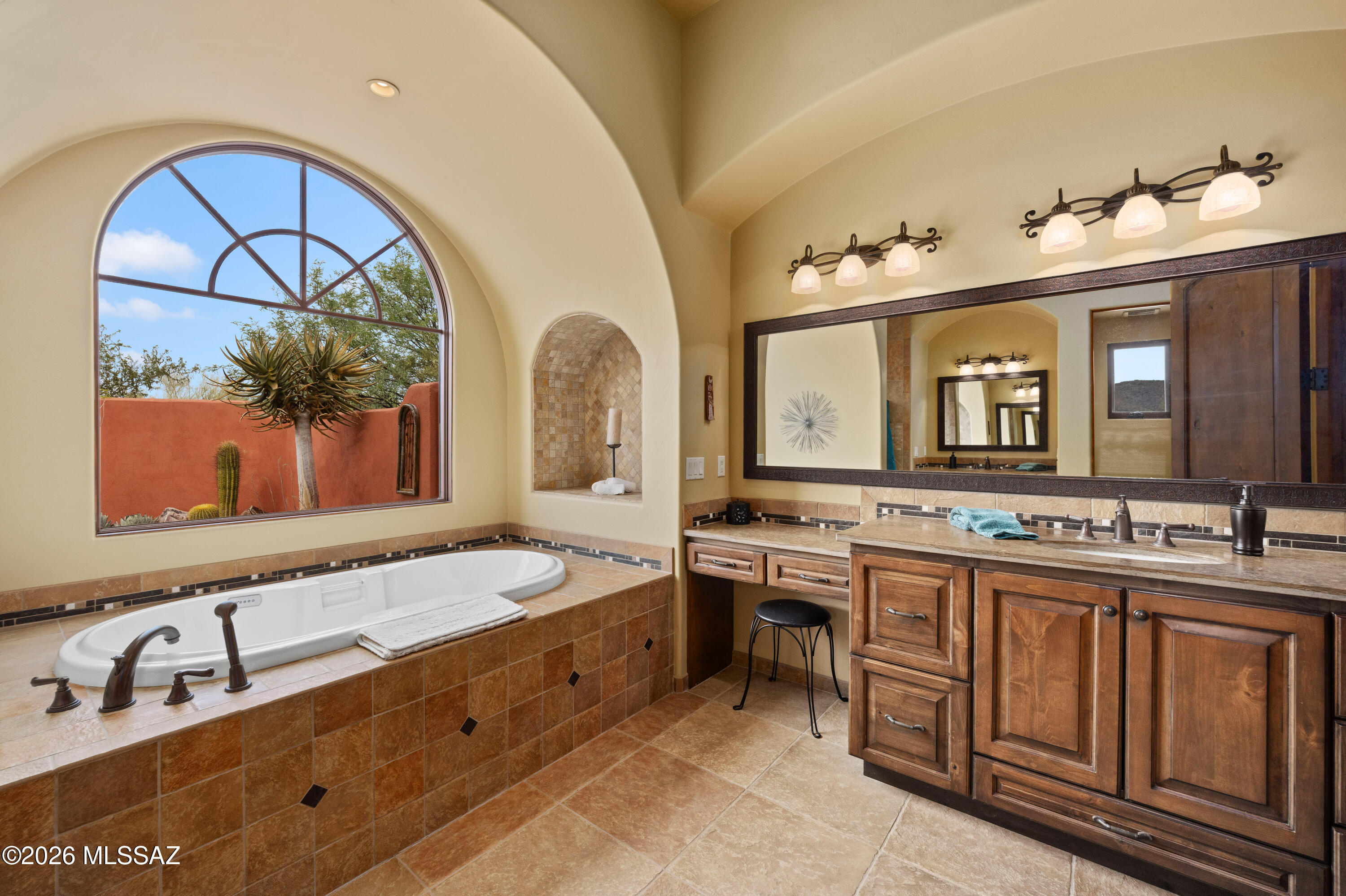 14050 N Hawk Canyon Trail