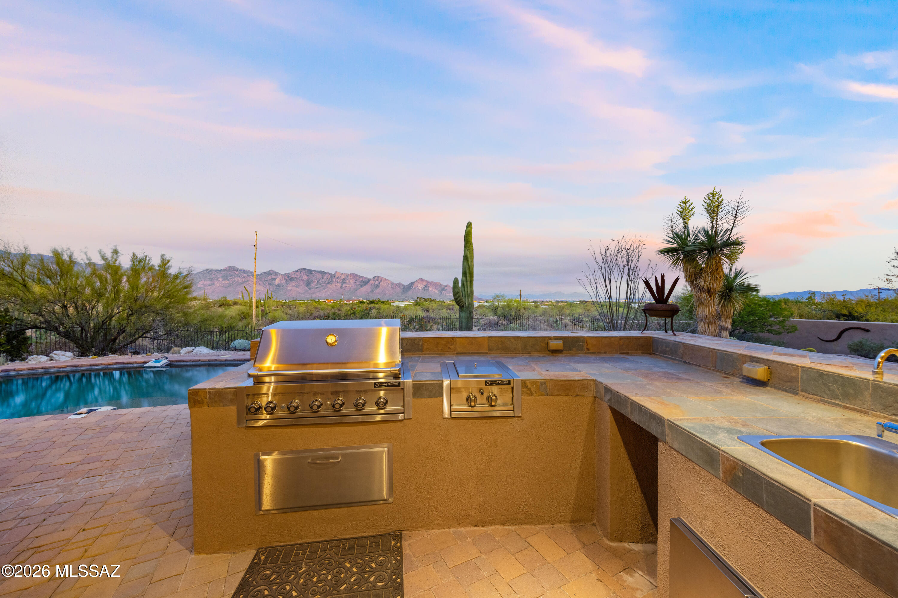 14050 N Hawk Canyon Trail