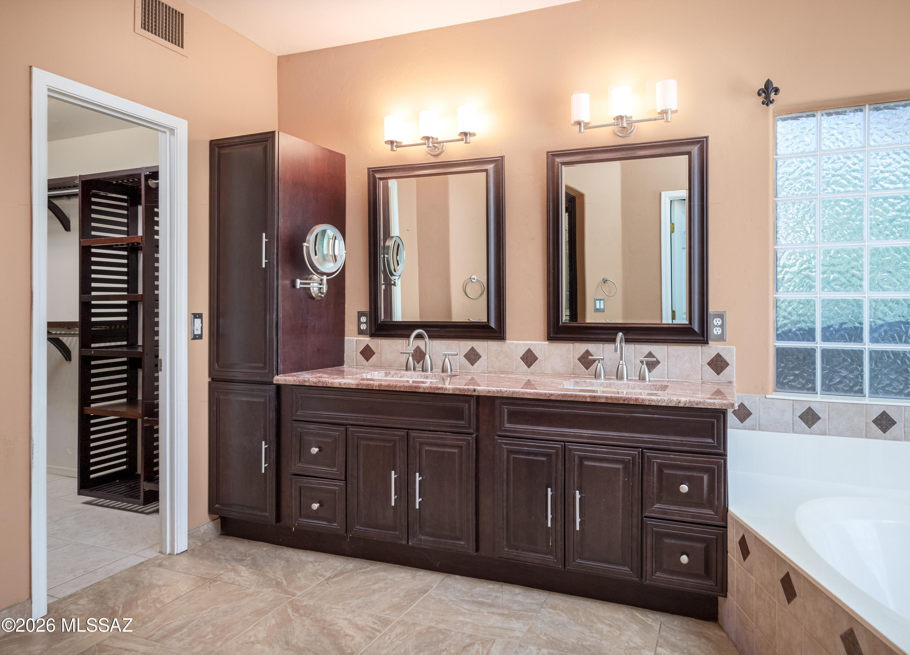 10290 N Calle Del Carnero