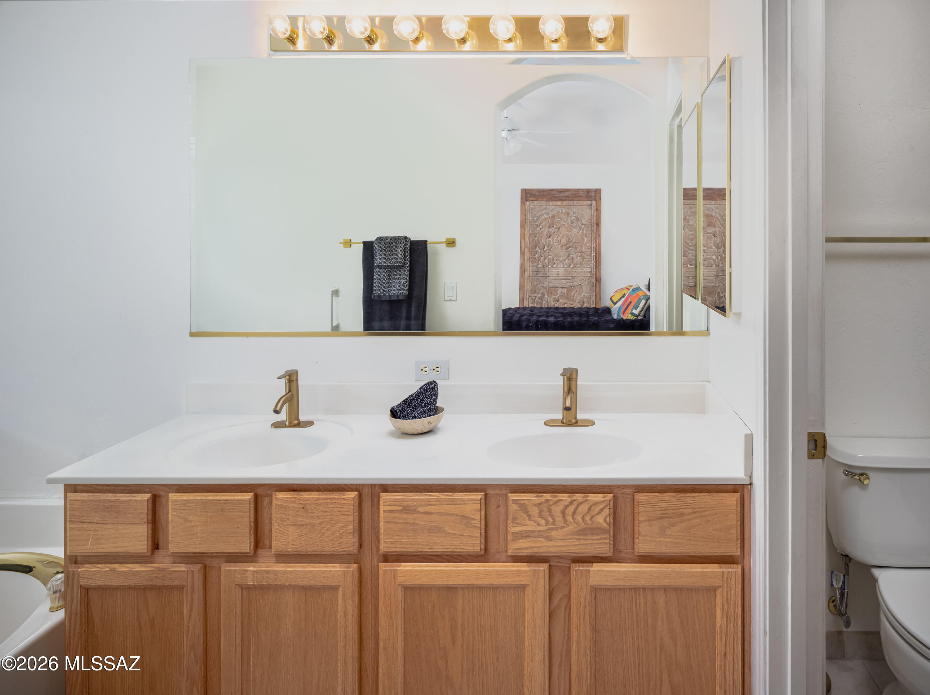 138 E Elixir Place