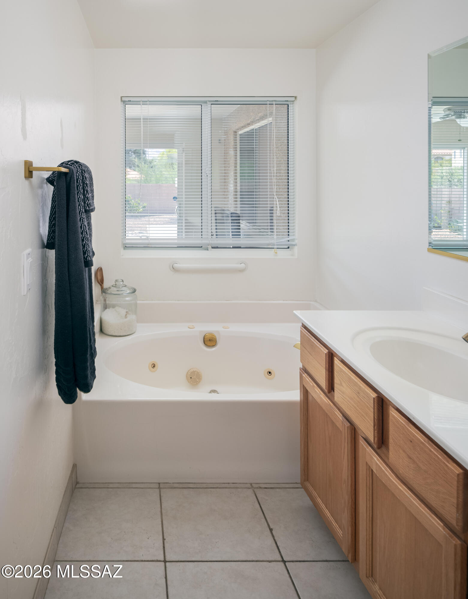 138 E Elixir Place