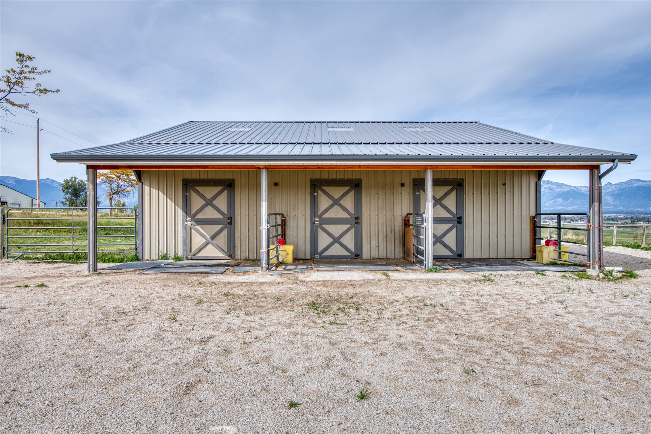 1435 & 1499 Holloran Lane