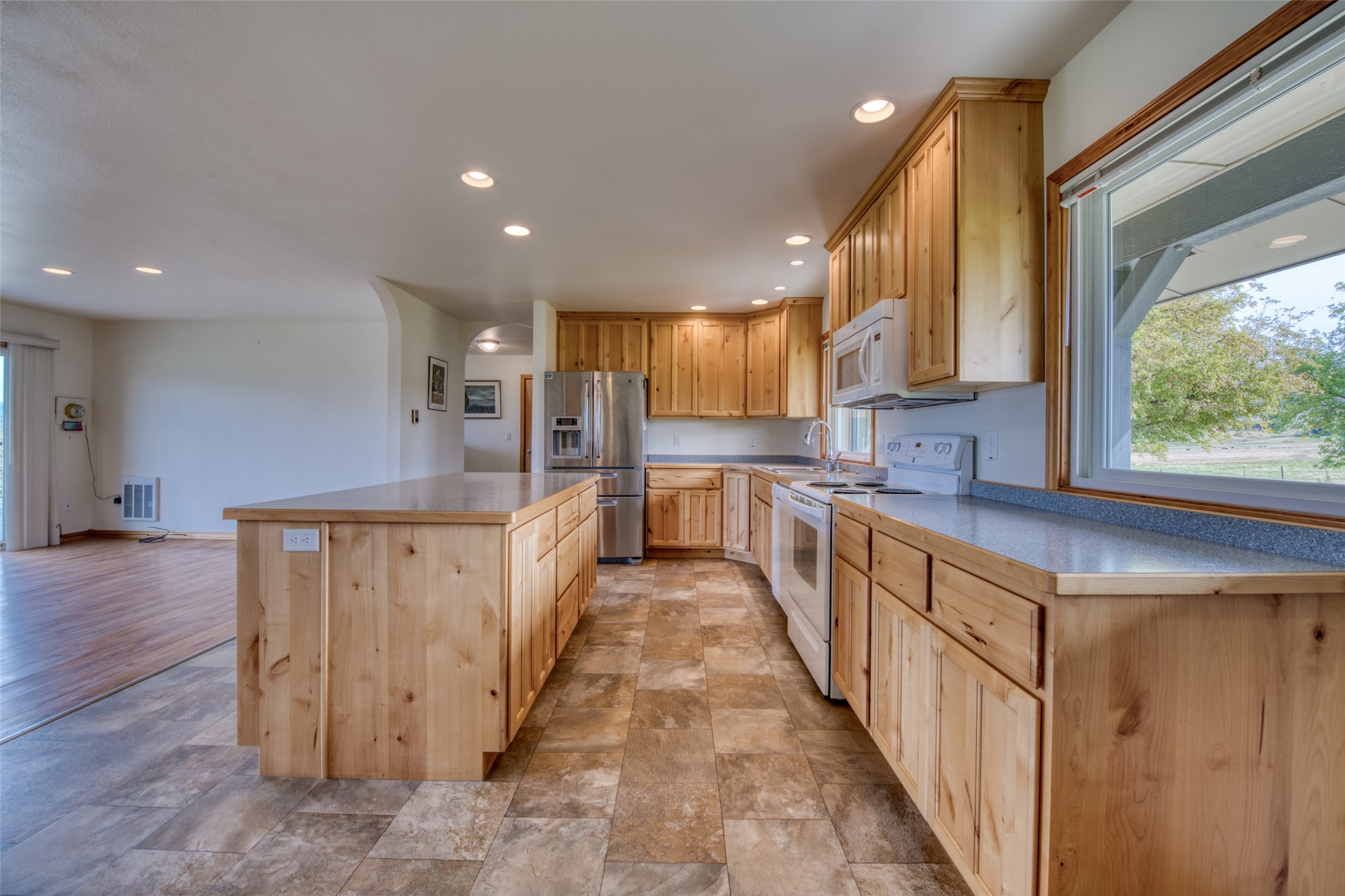 1435 & 1499 Holloran Lane