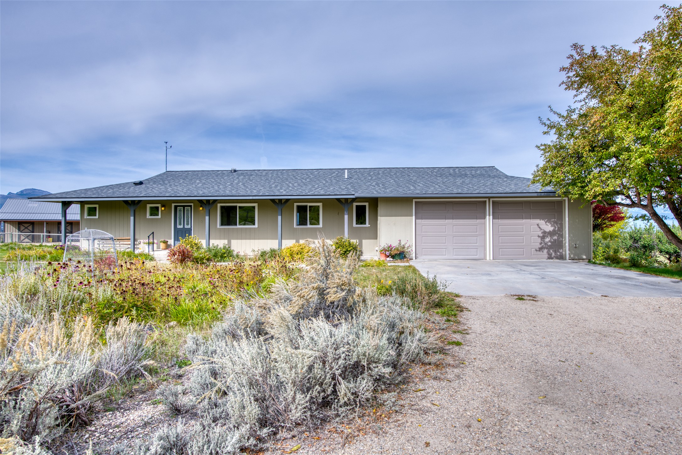 1435 & 1499 Holloran Lane
