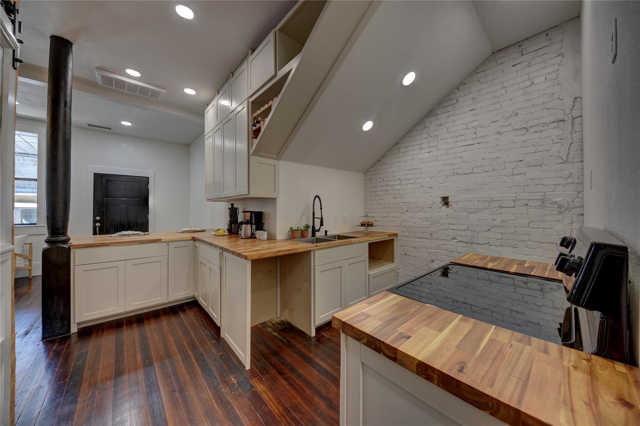 103 N Main # B