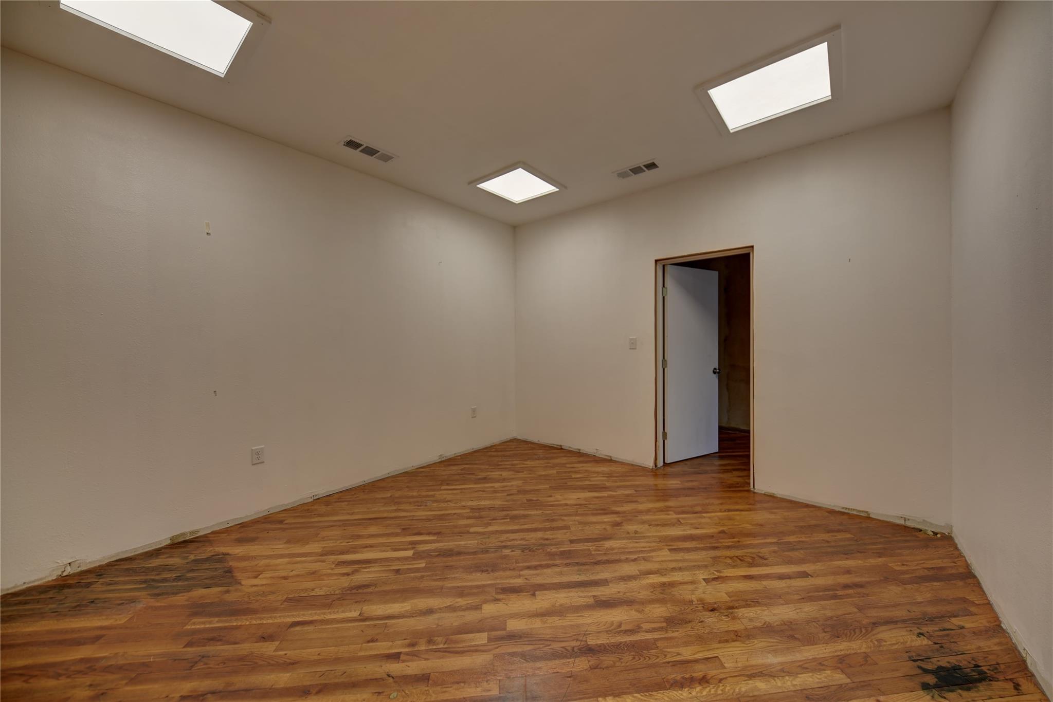 103 N Main # B