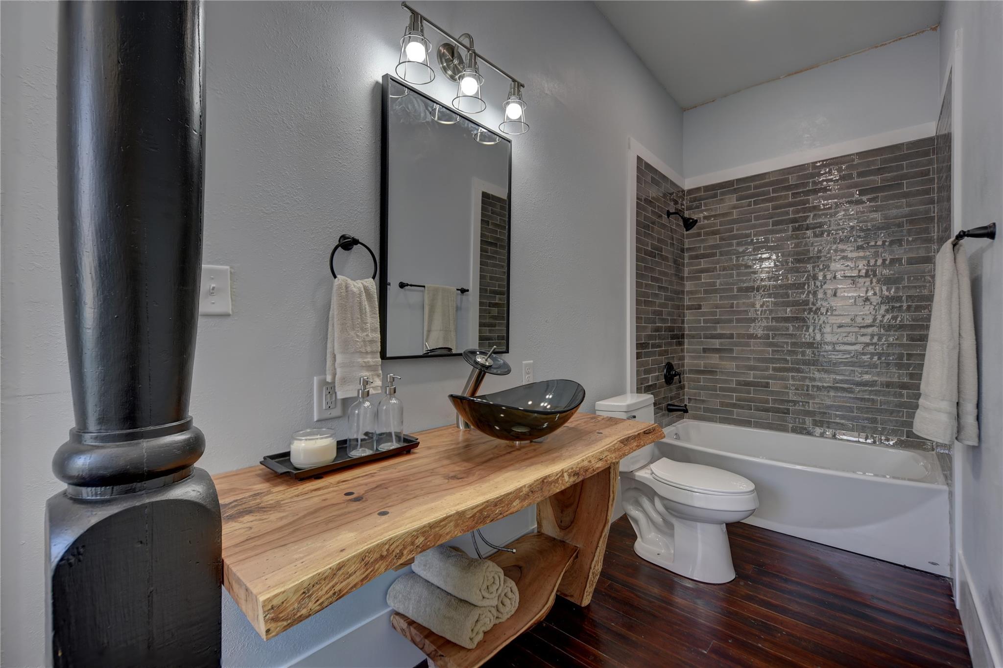 103 N Main # B