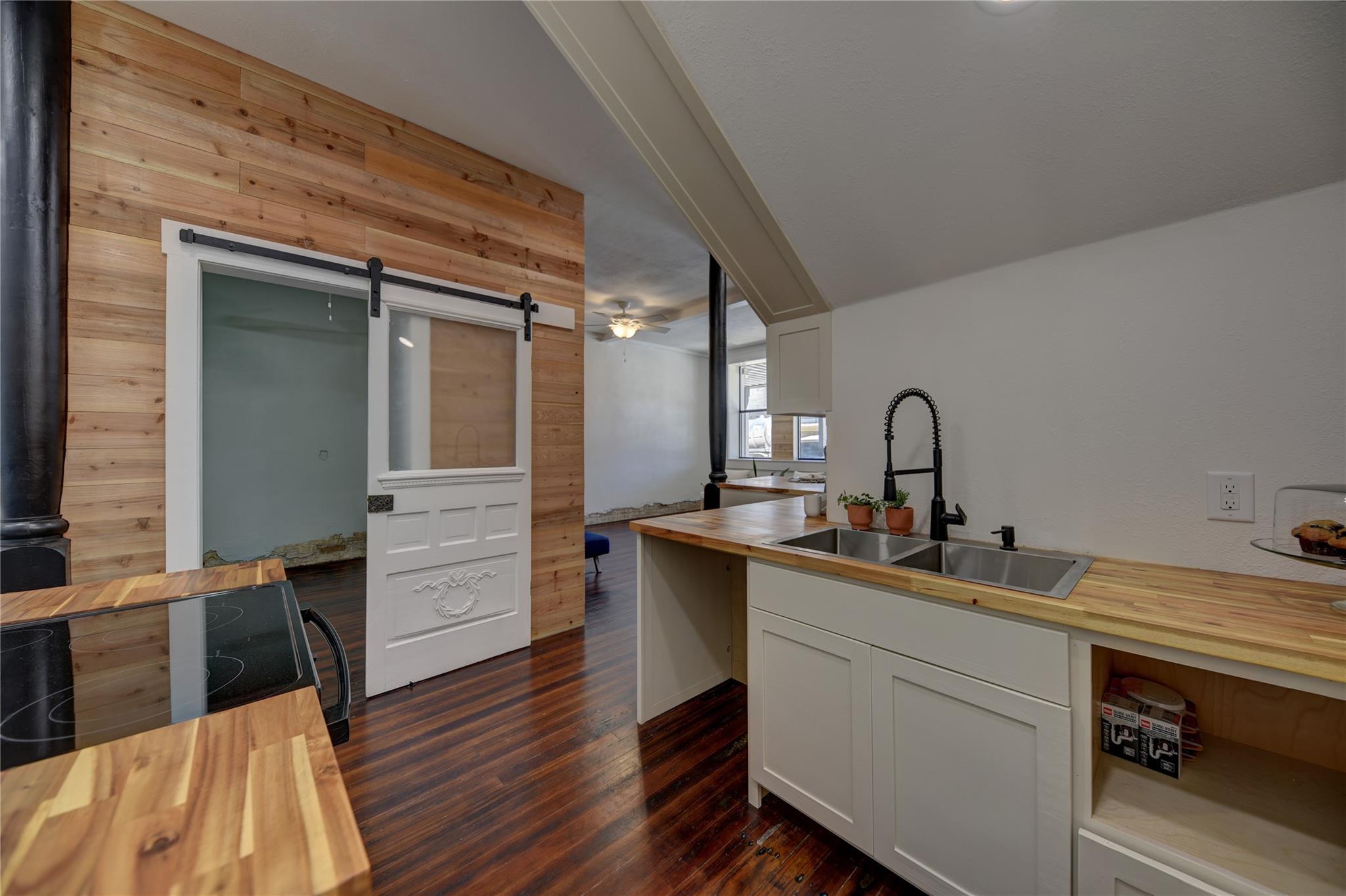 103 N Main # B