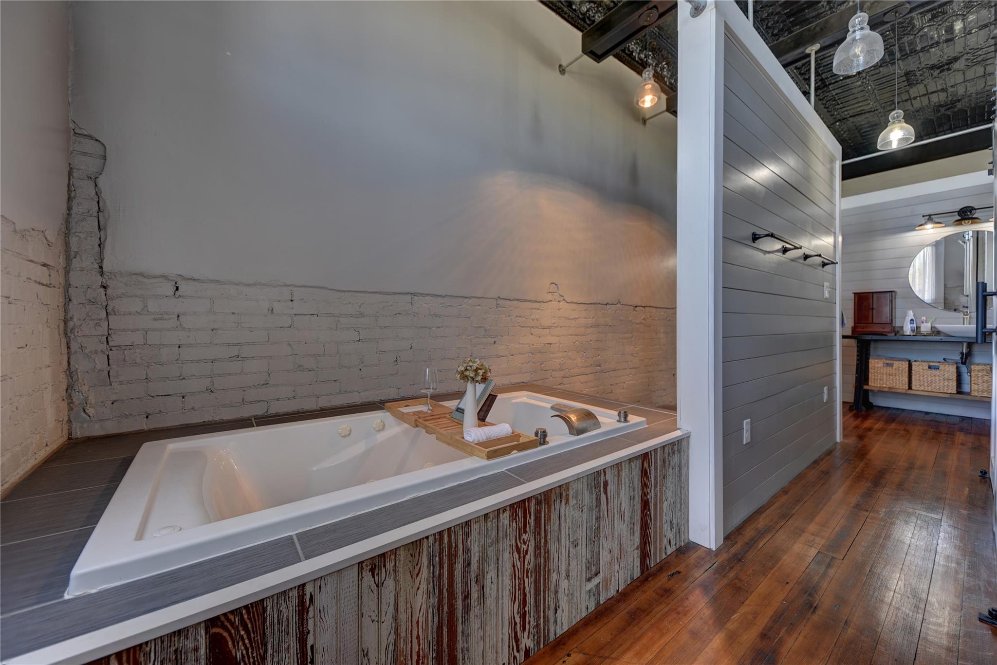 103 N Main # B