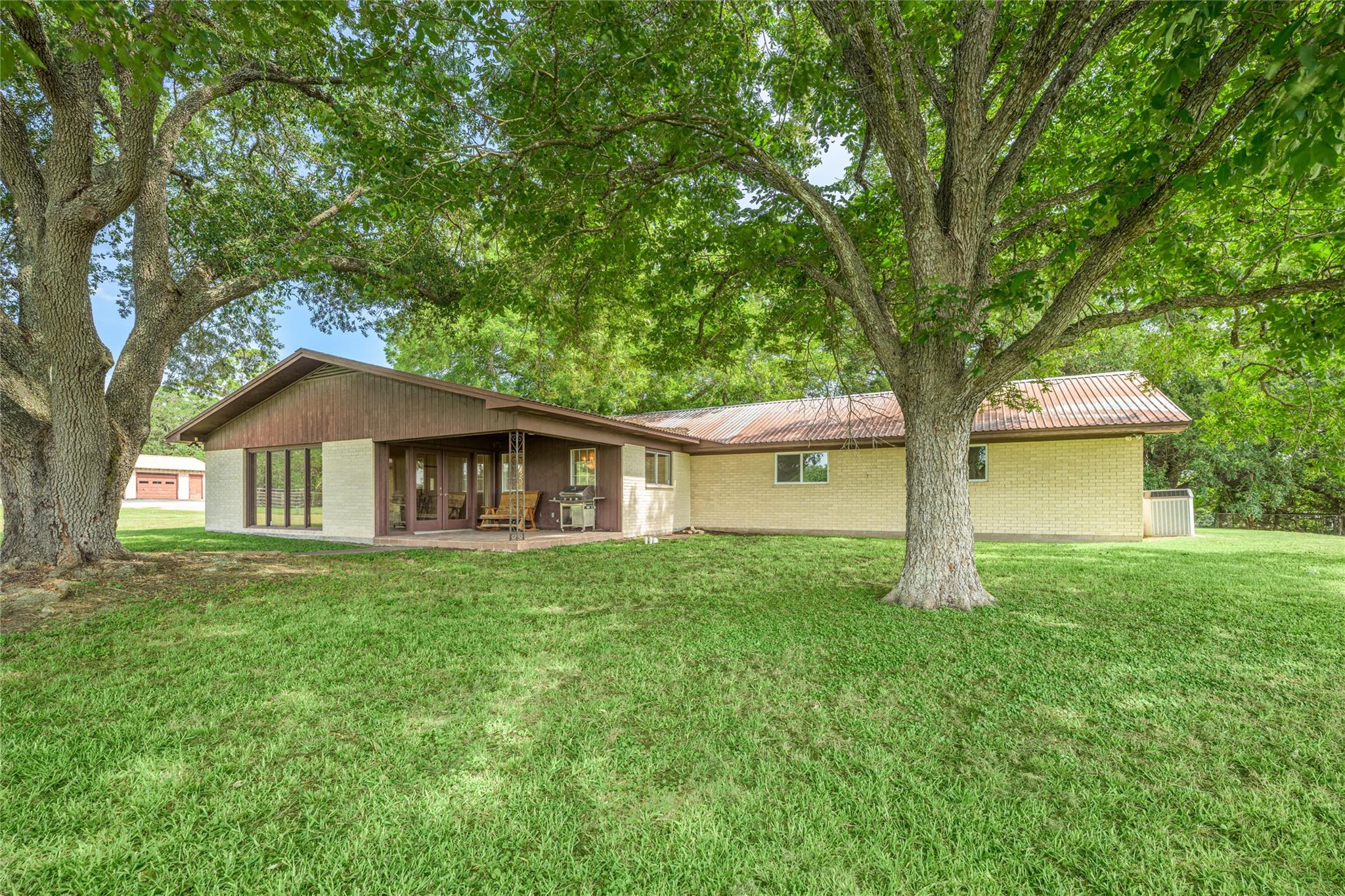 1226 E Us Highway 90
