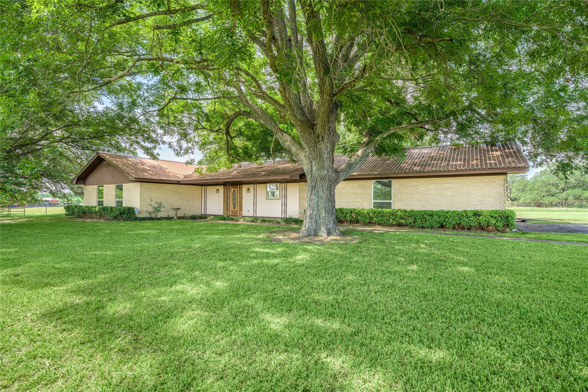 1226 E Us Highway 90