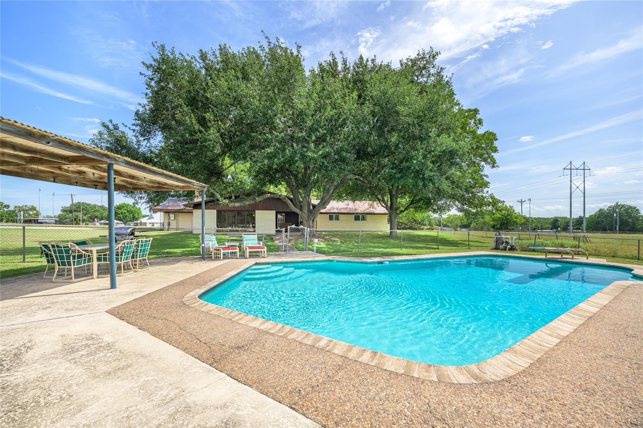 1226 E Us Highway 90