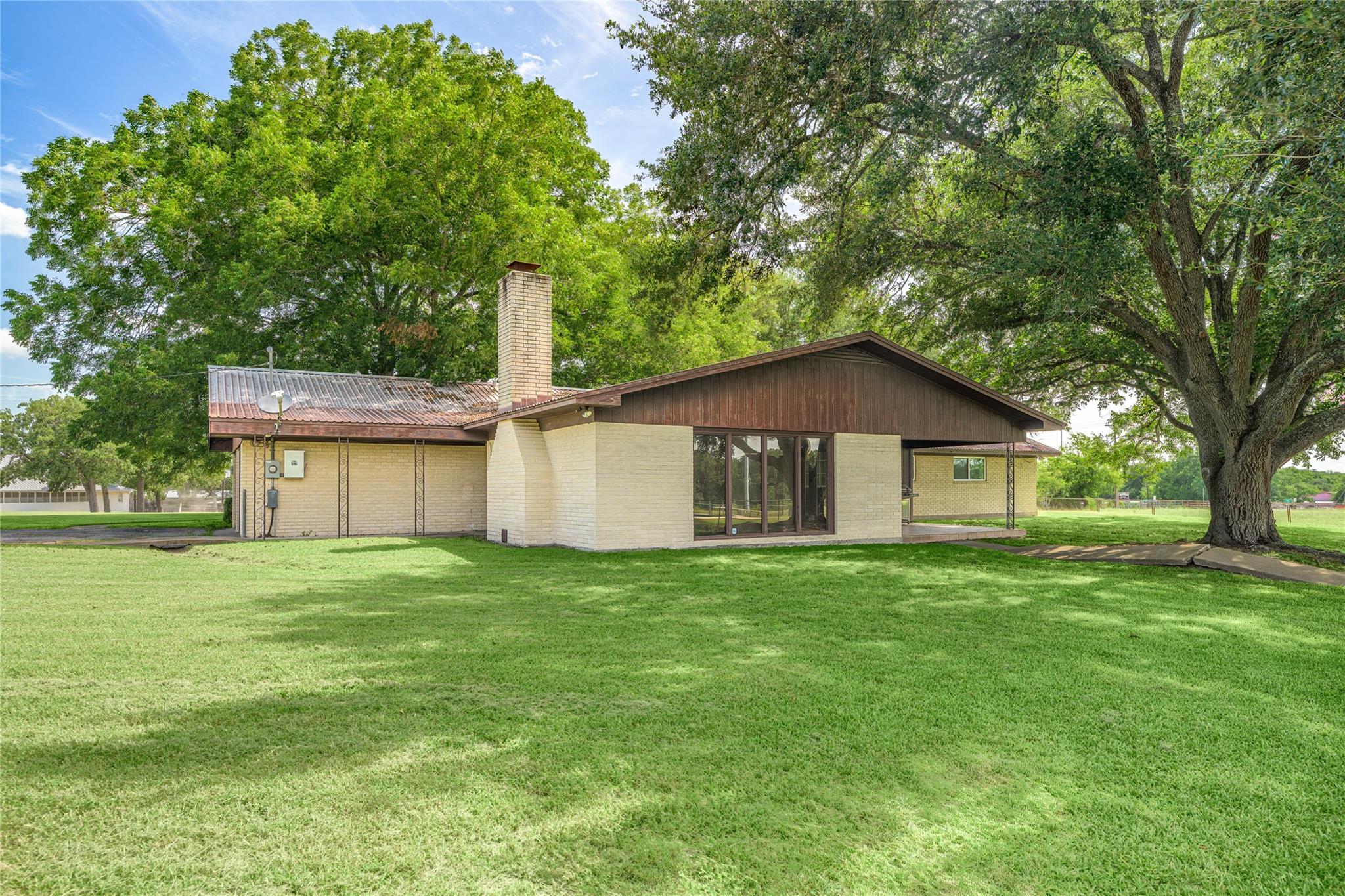 1226 E Us Highway 90