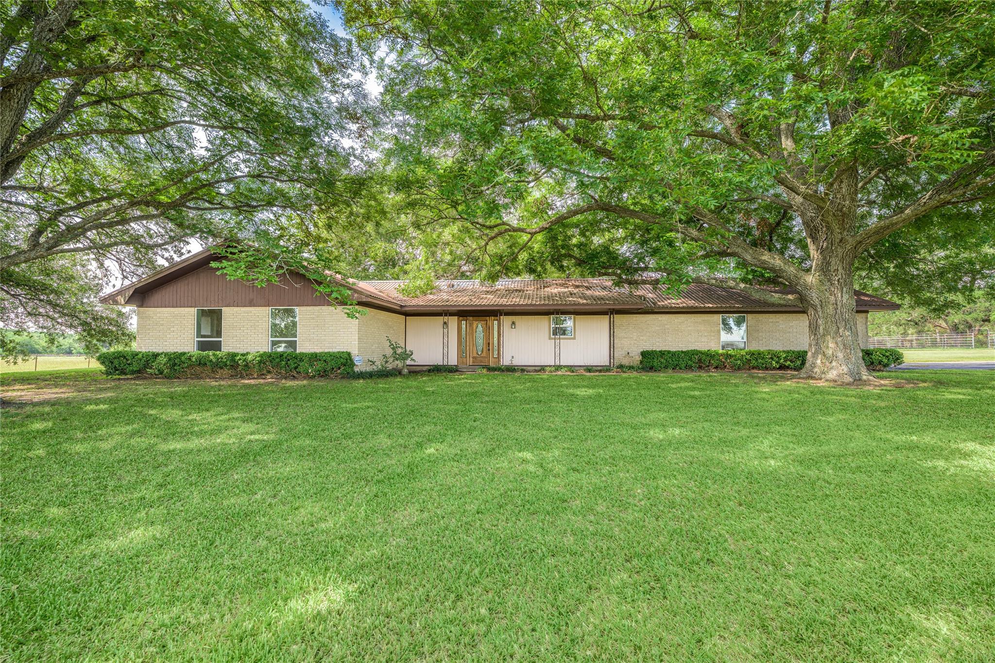 1226 E Us Highway 90