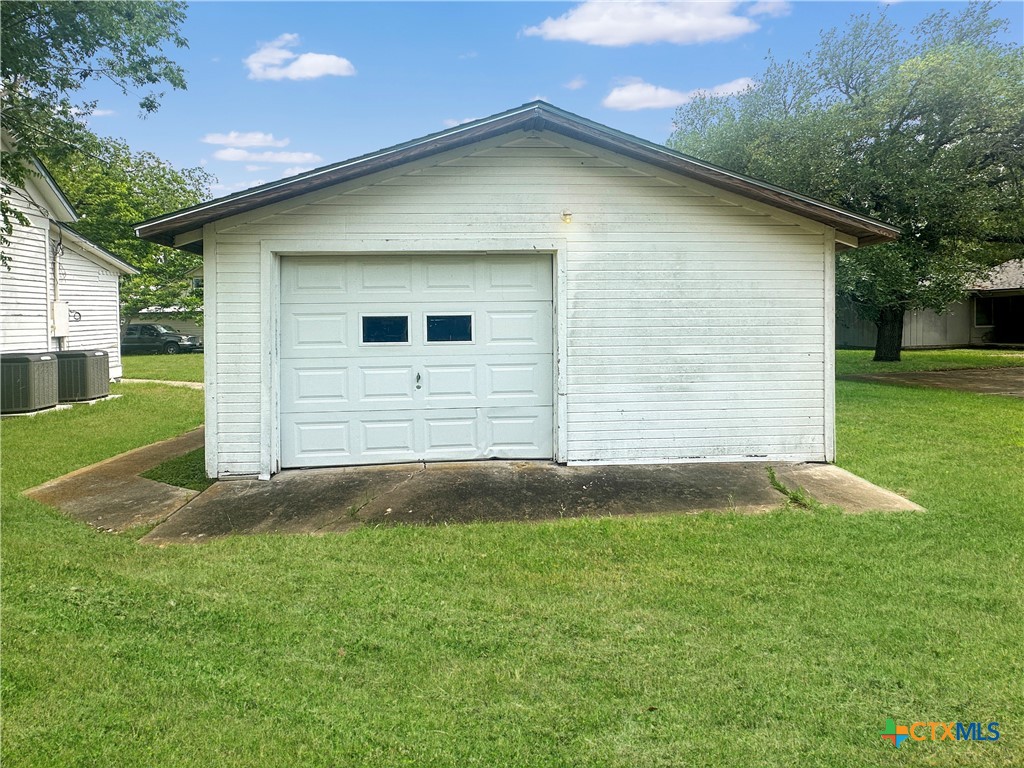 307 N Pecan