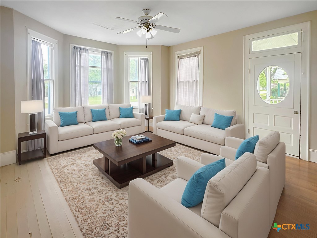 307 N Pecan