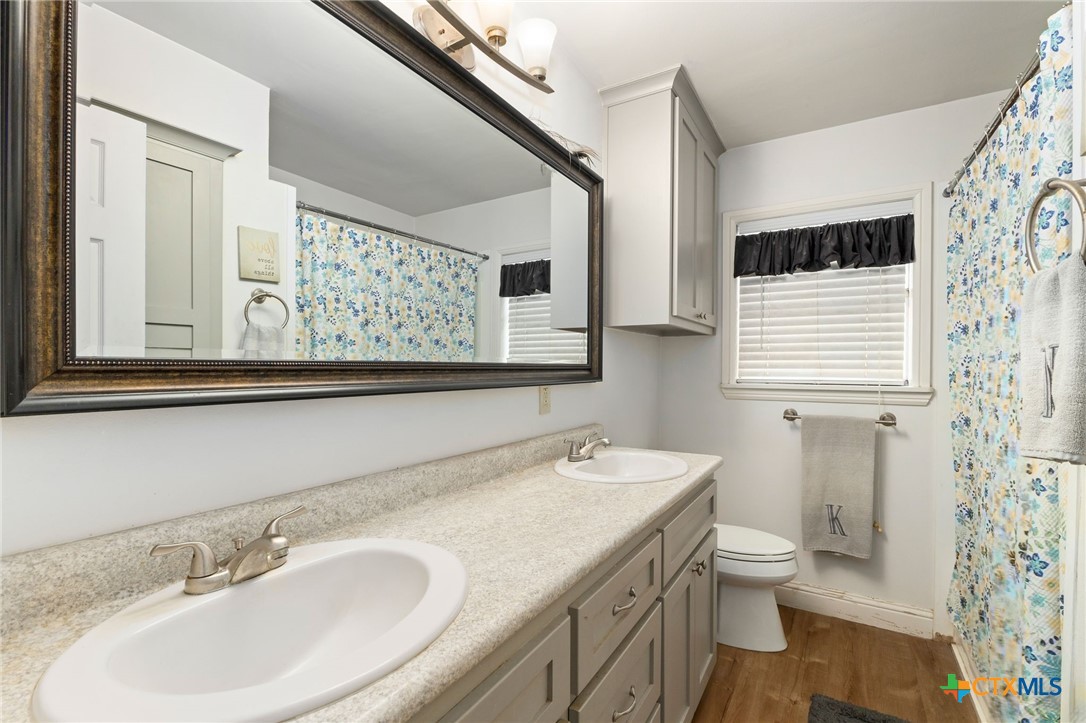 810 S Welhausen Avenue