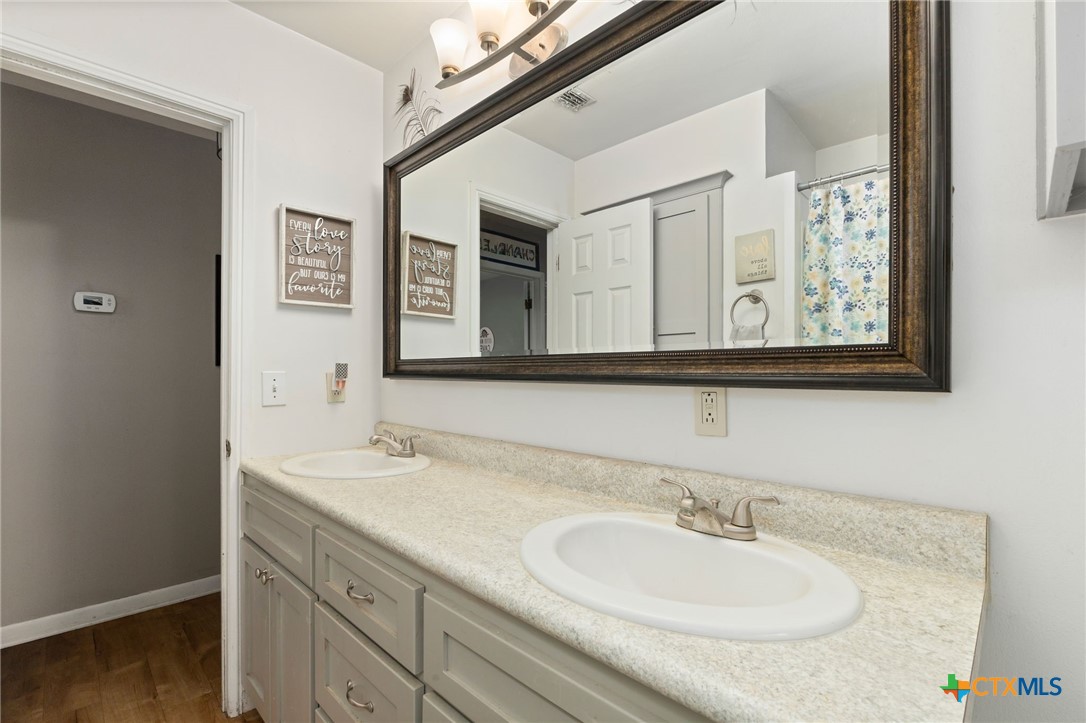 810 S Welhausen Avenue