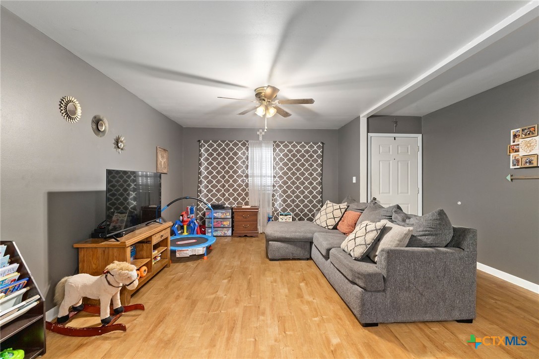 810 S Welhausen Avenue