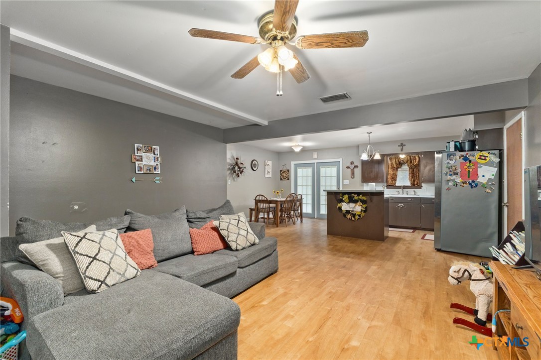 810 S Welhausen Avenue