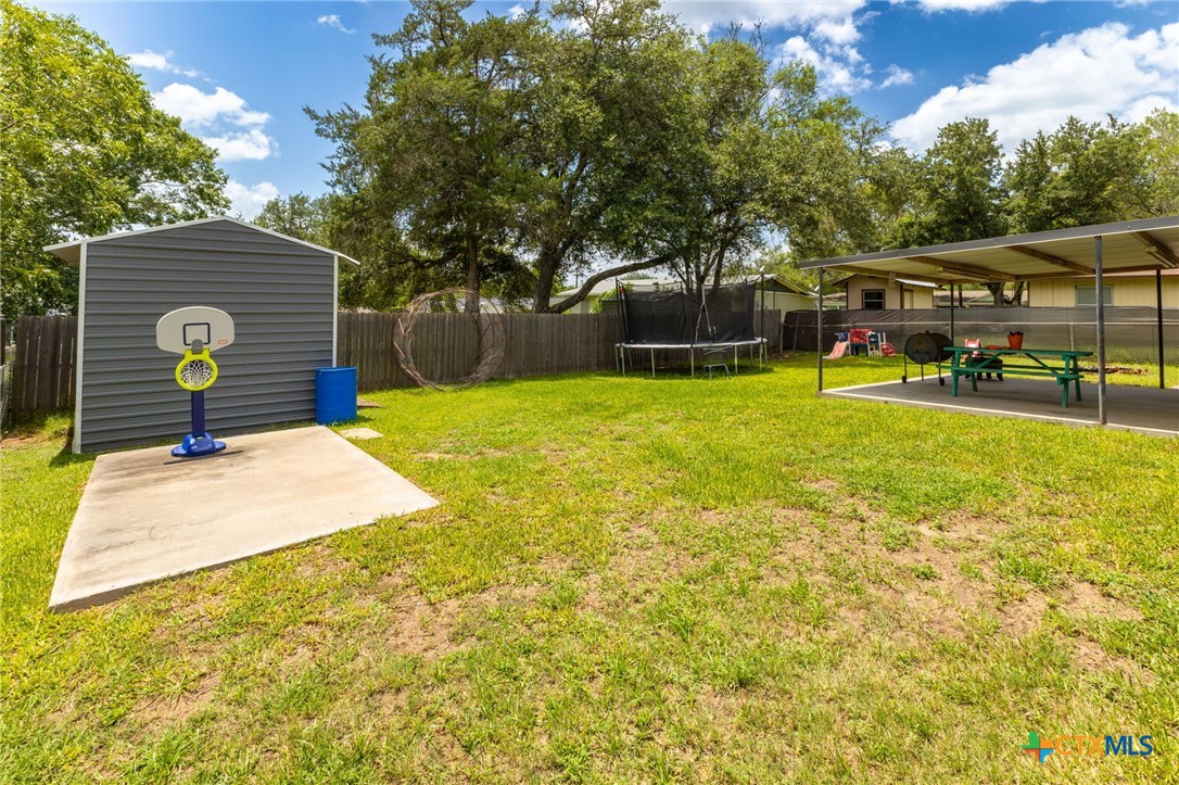 810 S Welhausen Avenue