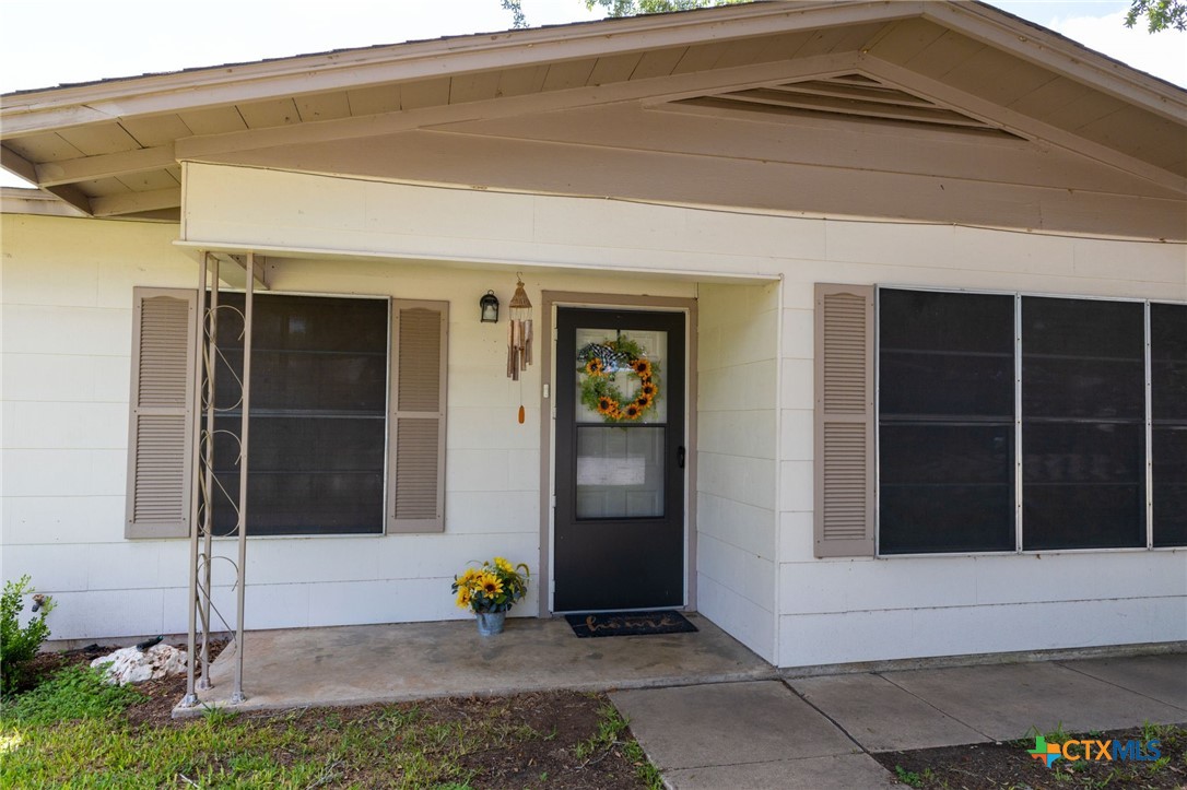 810 S Welhausen Avenue