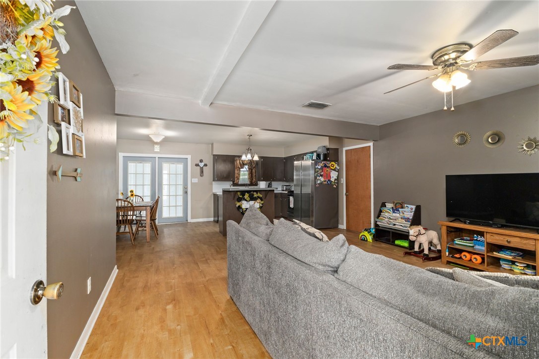 810 S Welhausen Avenue