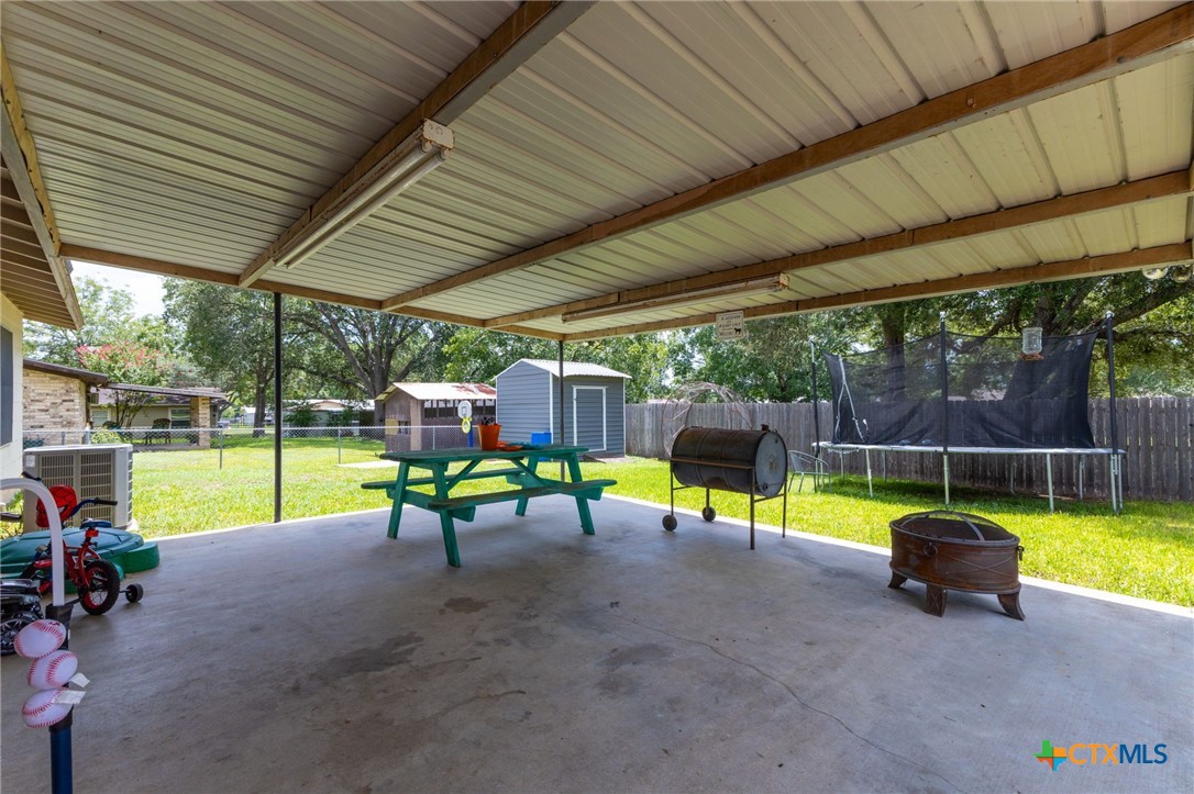 810 S Welhausen Avenue