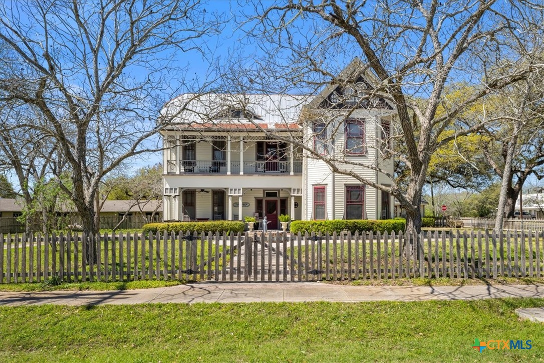 501 W Moore
