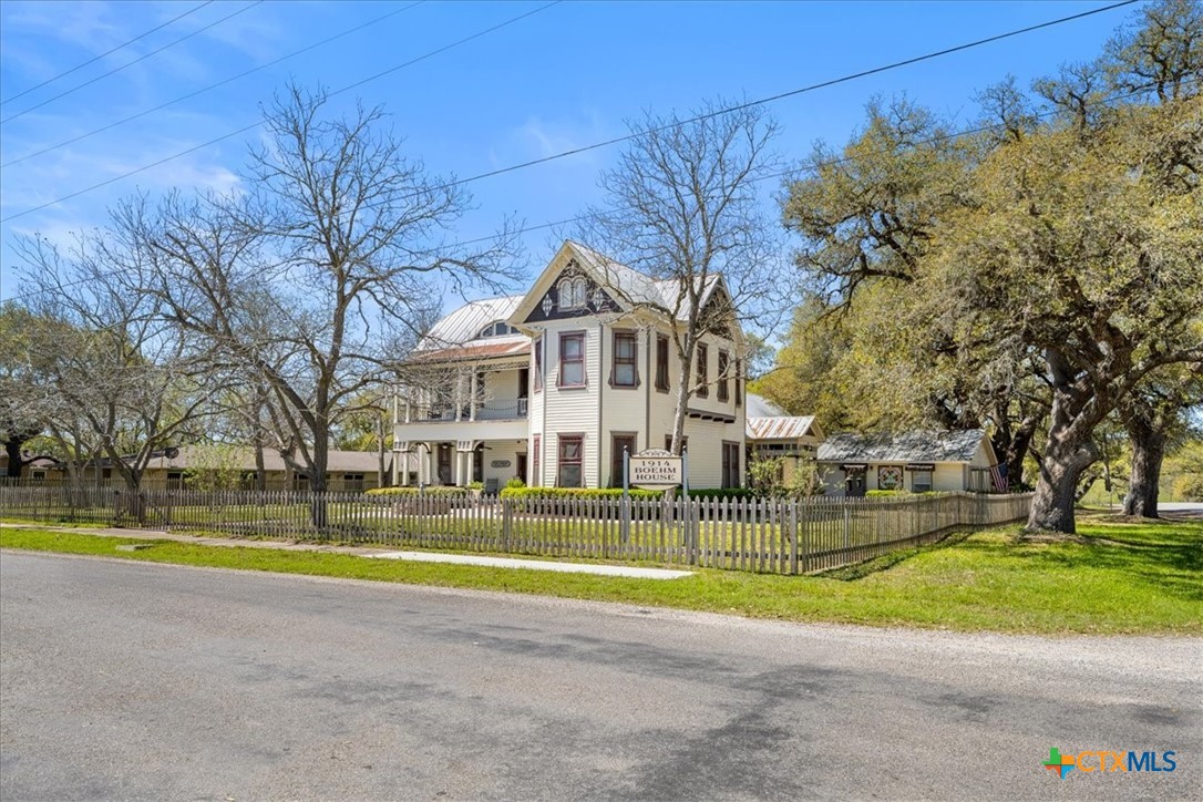501 W Moore