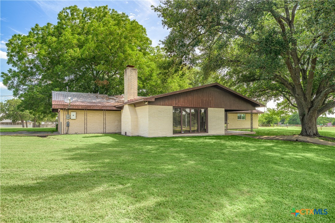 1226 E US Highway 90