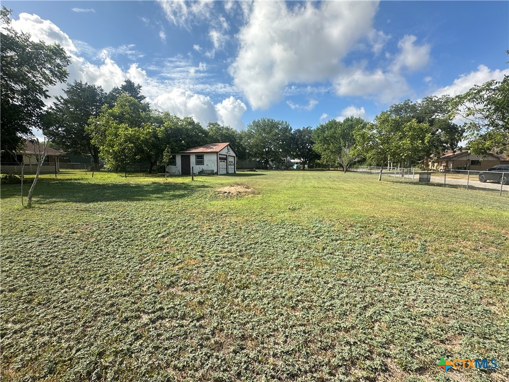129 S Pecan Street