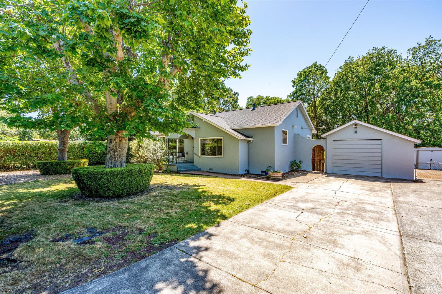 1011 Link Lane