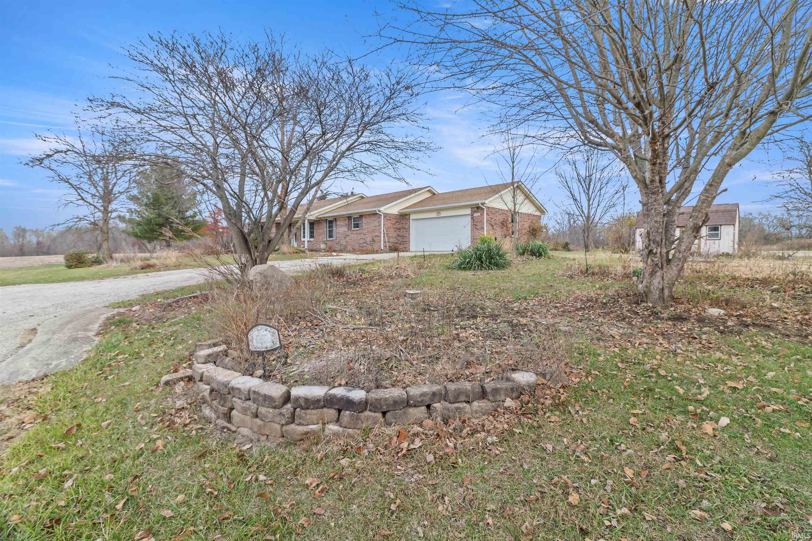9261 E 1061 South