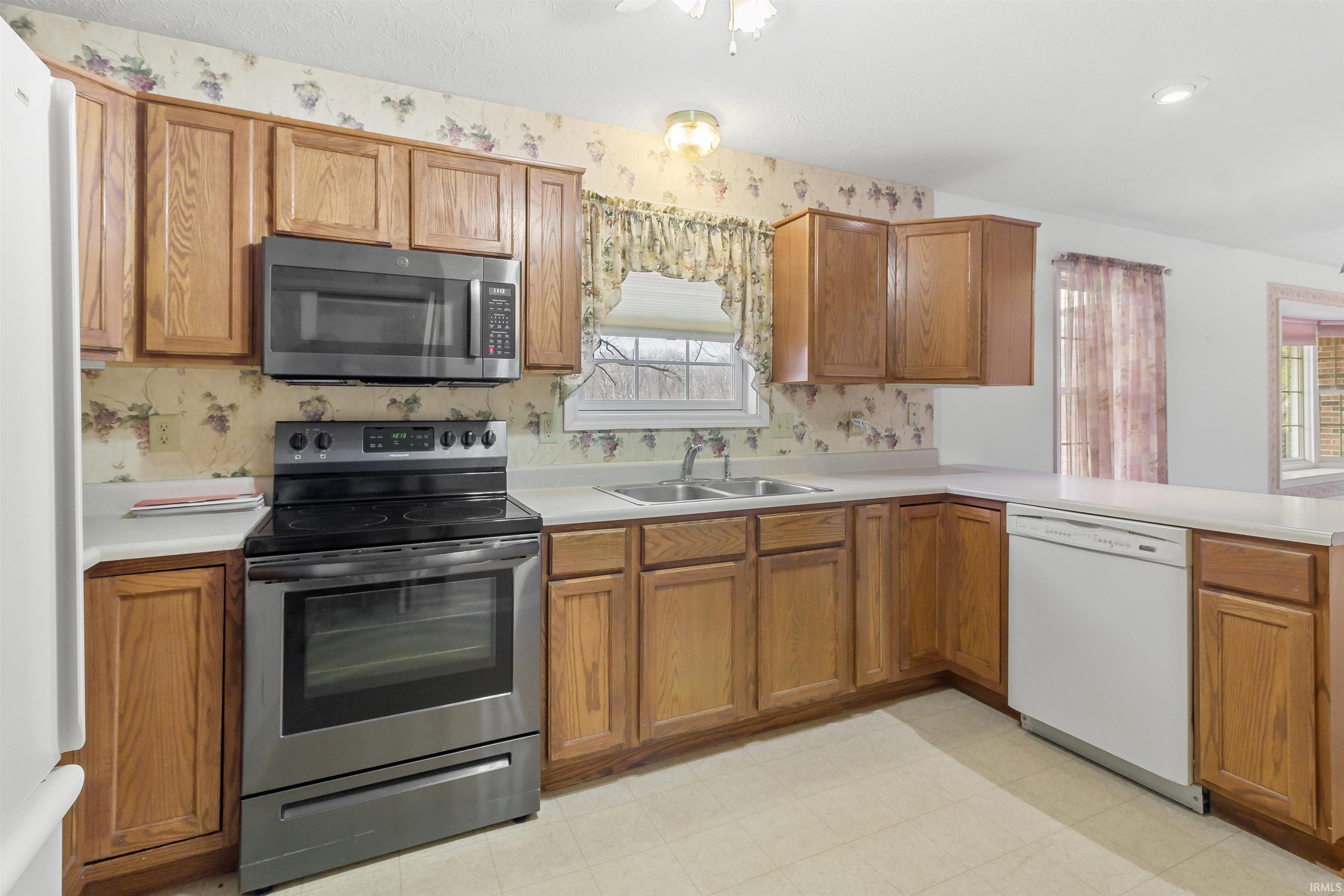 9261 E 1061 South