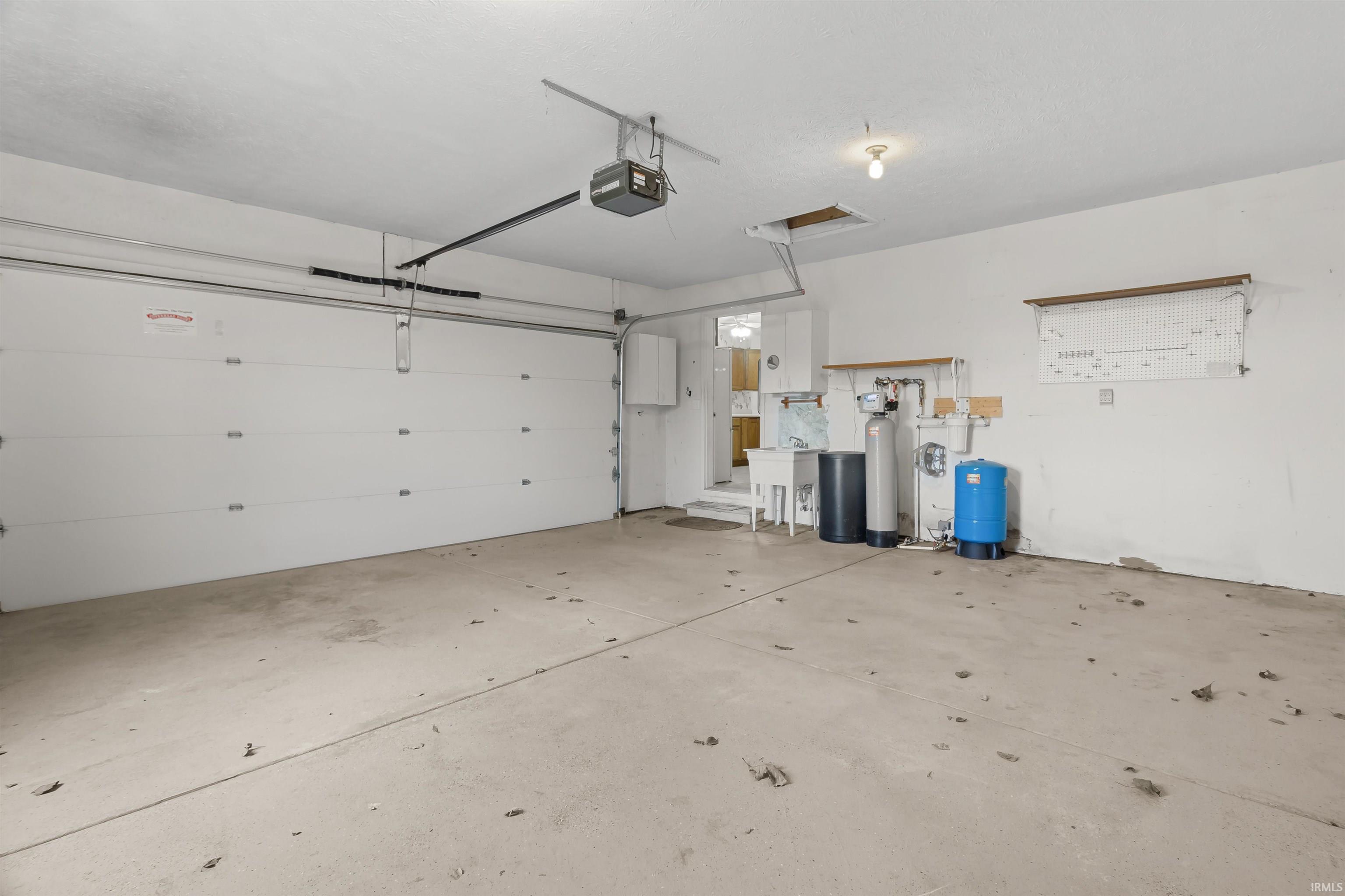 9261 E 1061 South