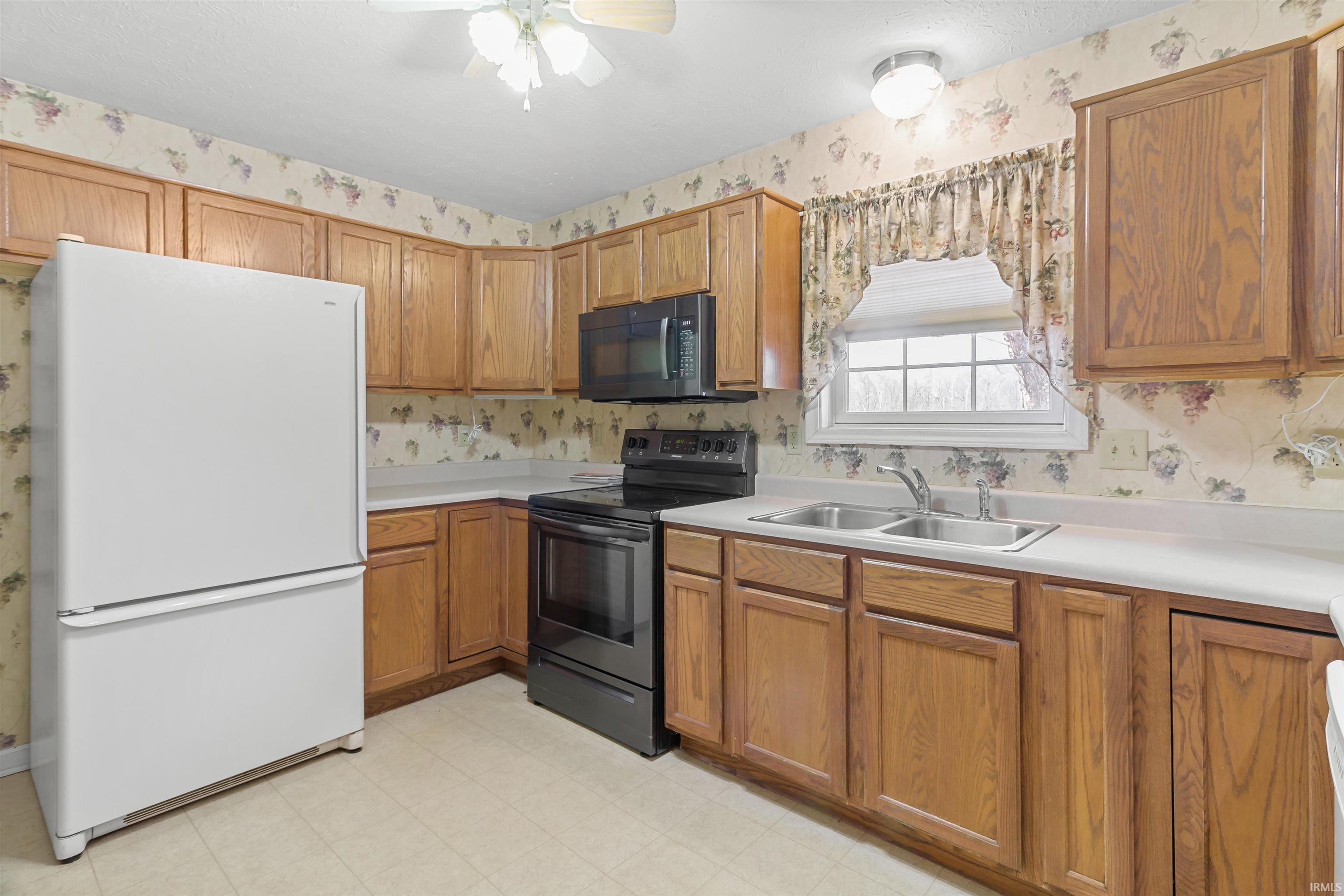 9261 E 1061 South