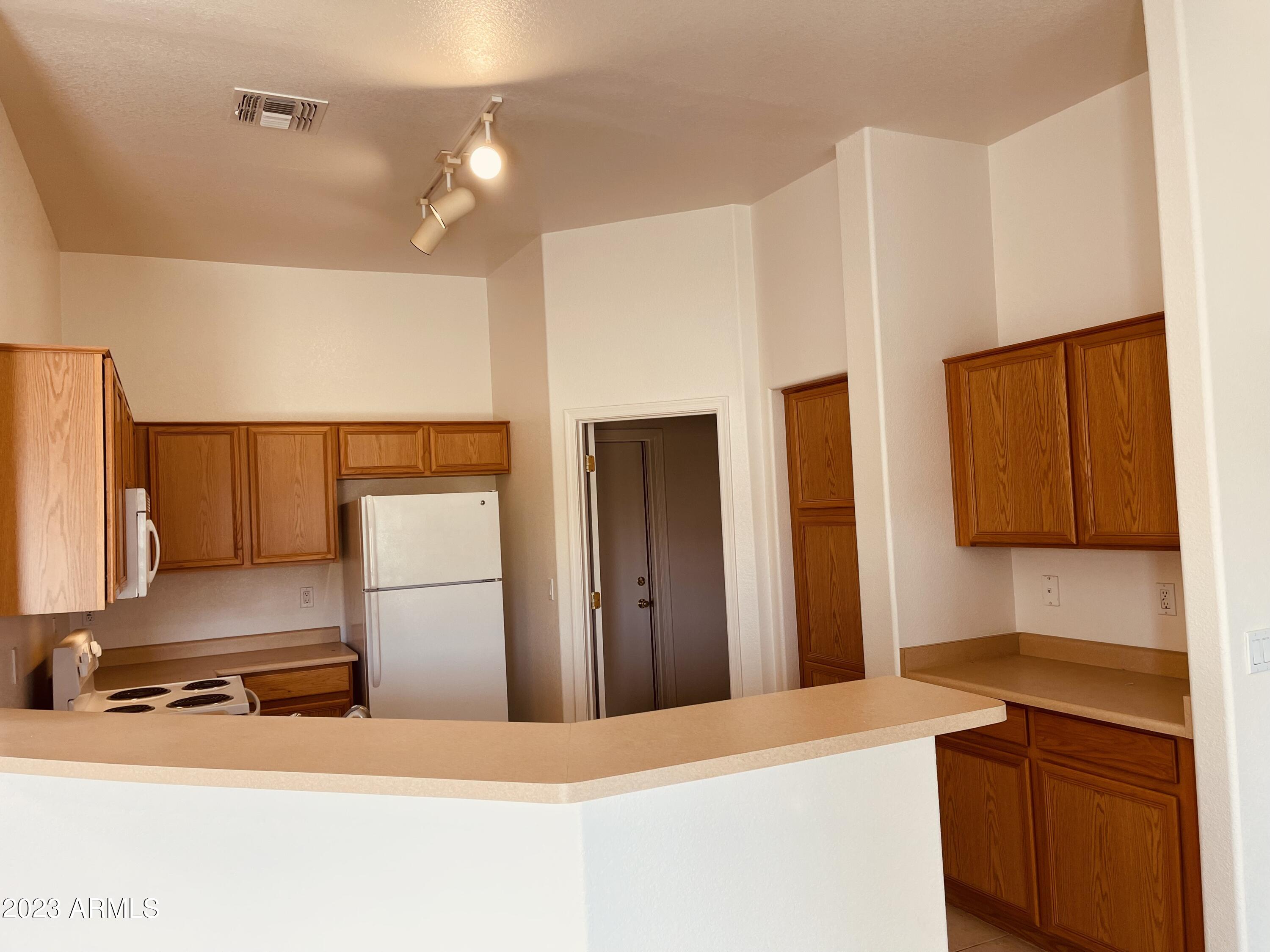 6720 E Encanto Street, 92