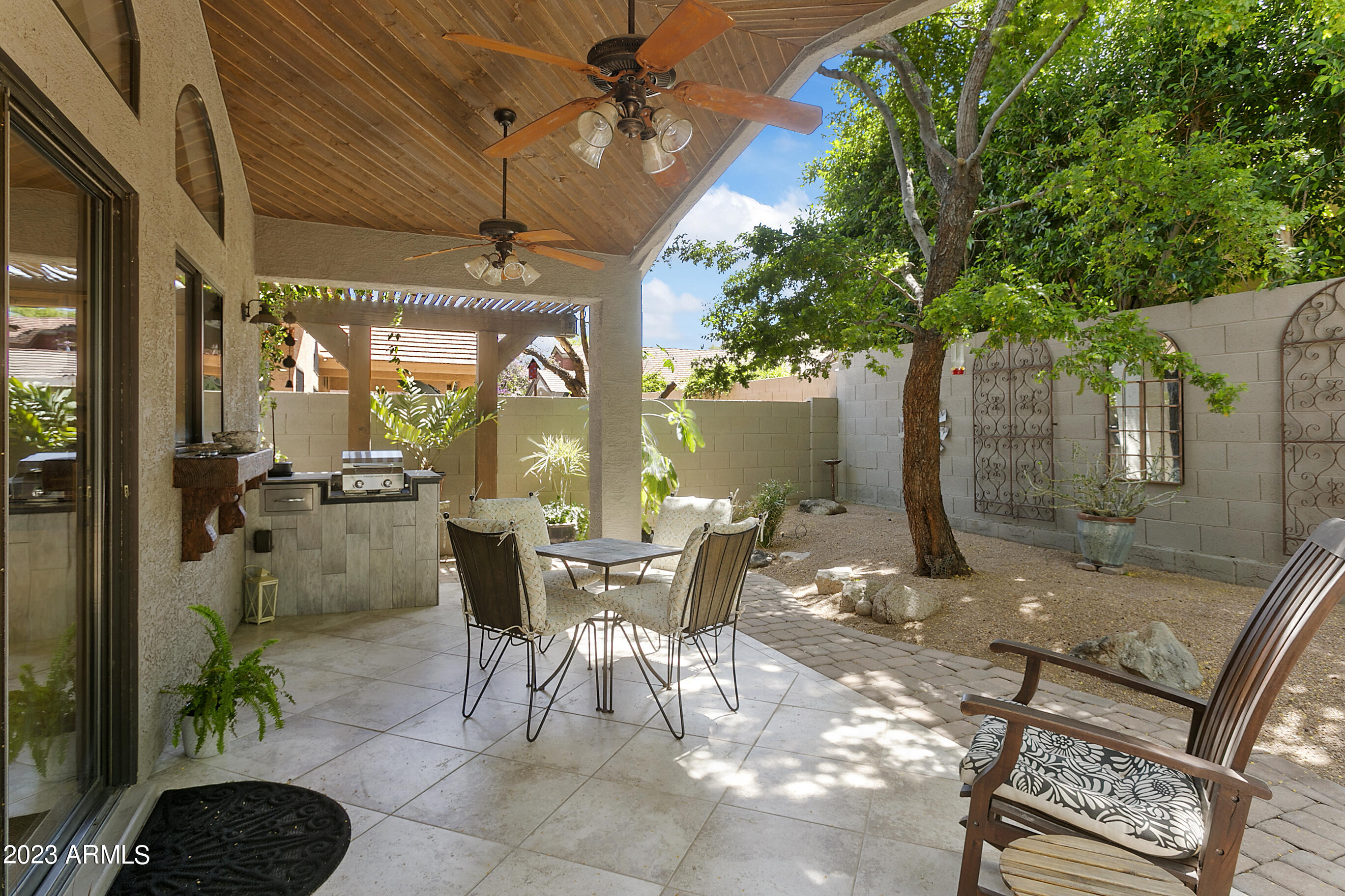 2121 E MENADOTA Drive