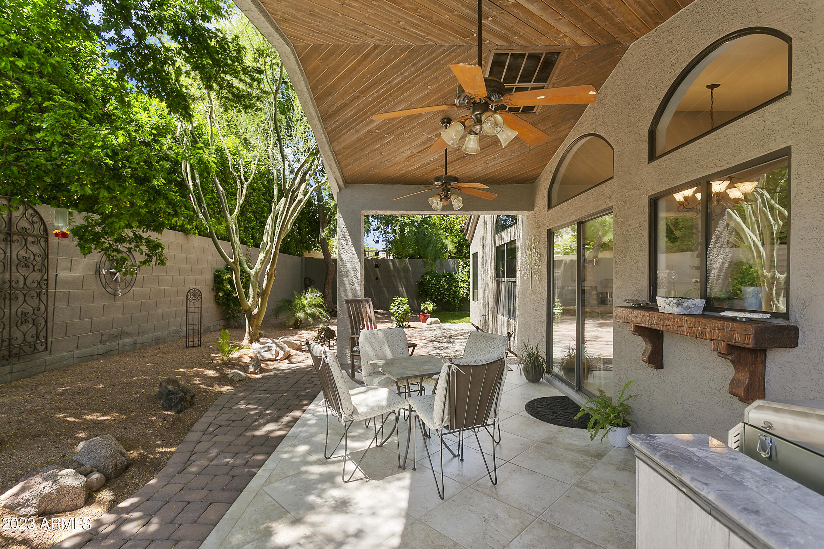 2121 E MENADOTA Drive