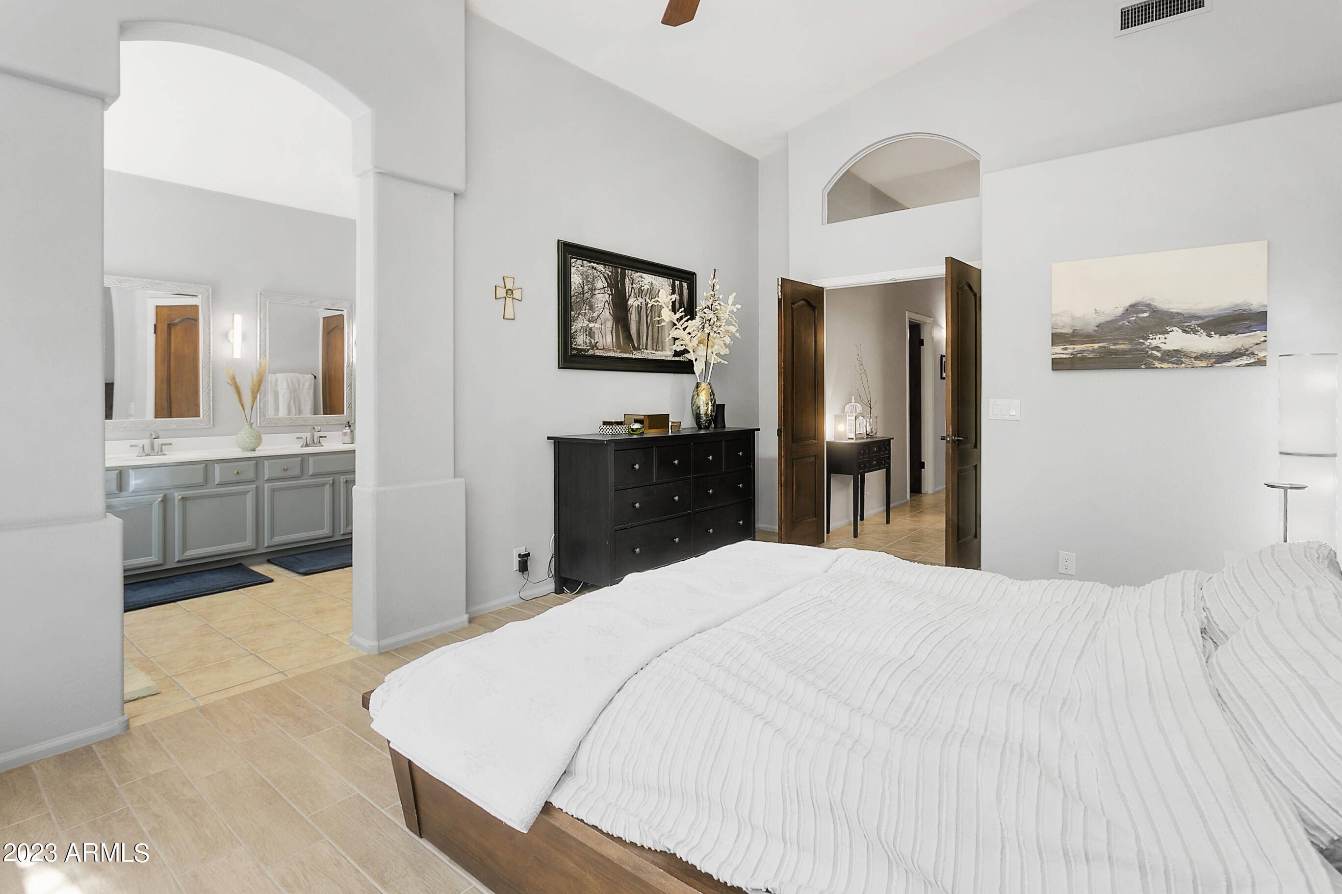 2121 E MENADOTA Drive