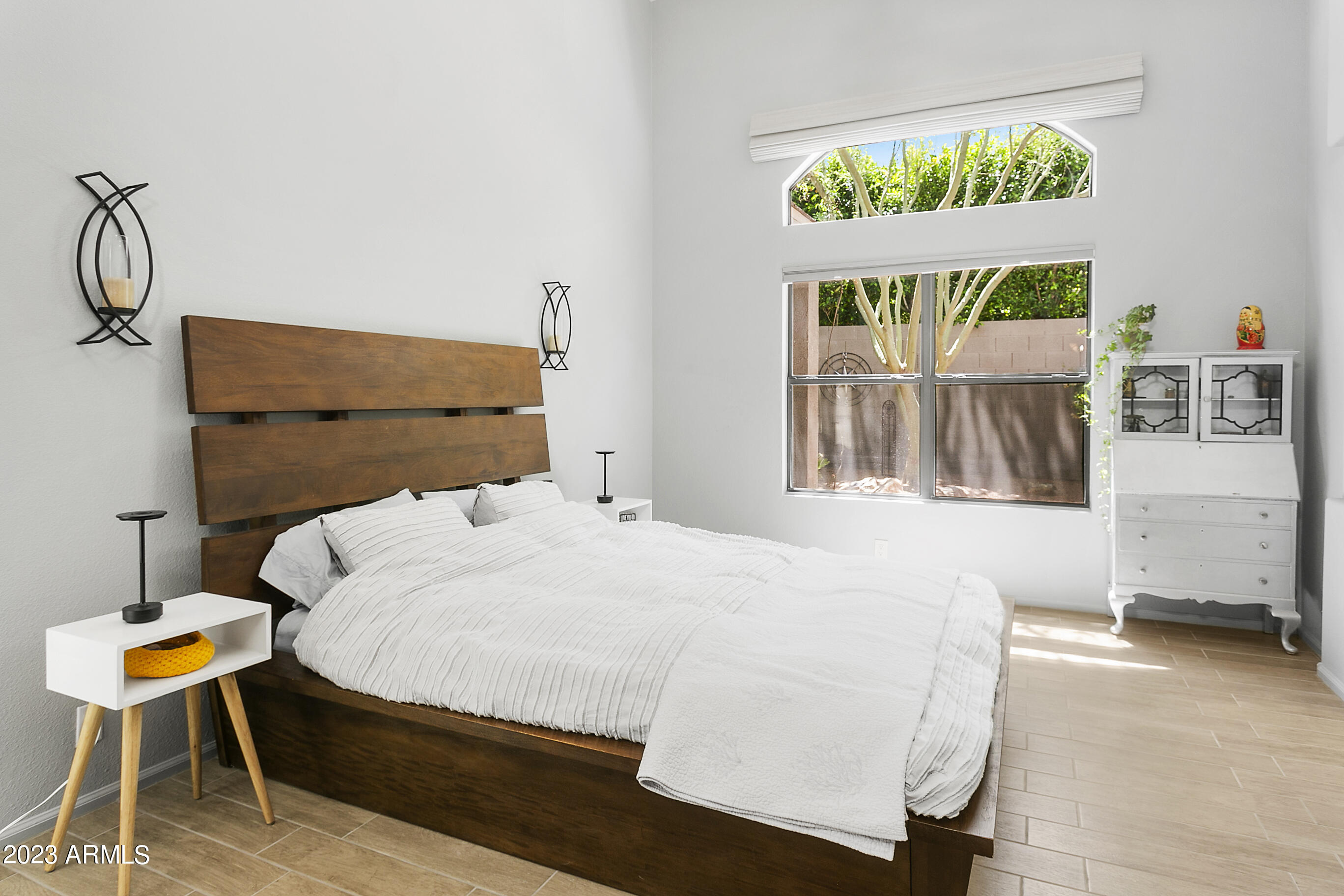 2121 E MENADOTA Drive