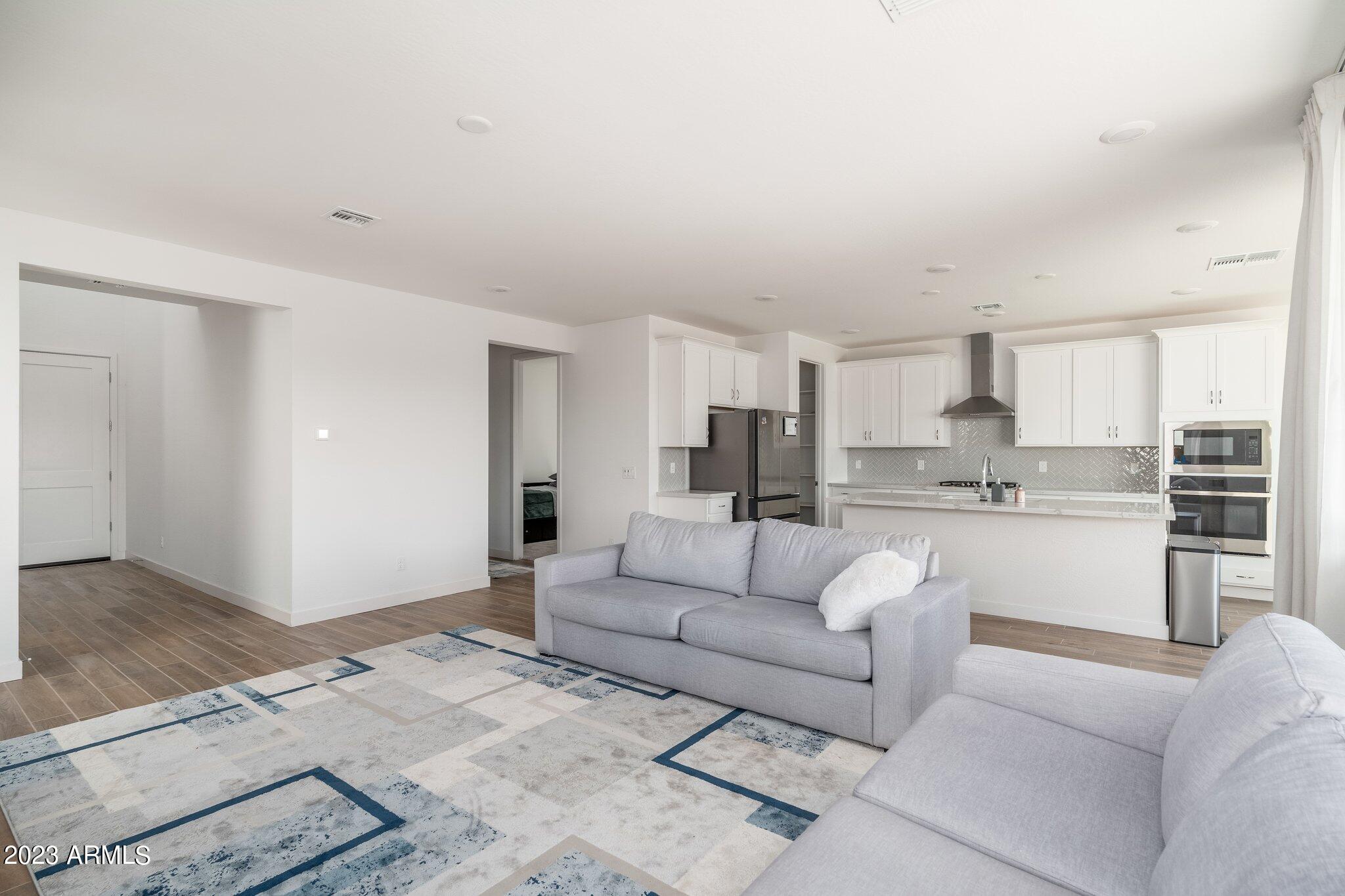5832 S ABBEY