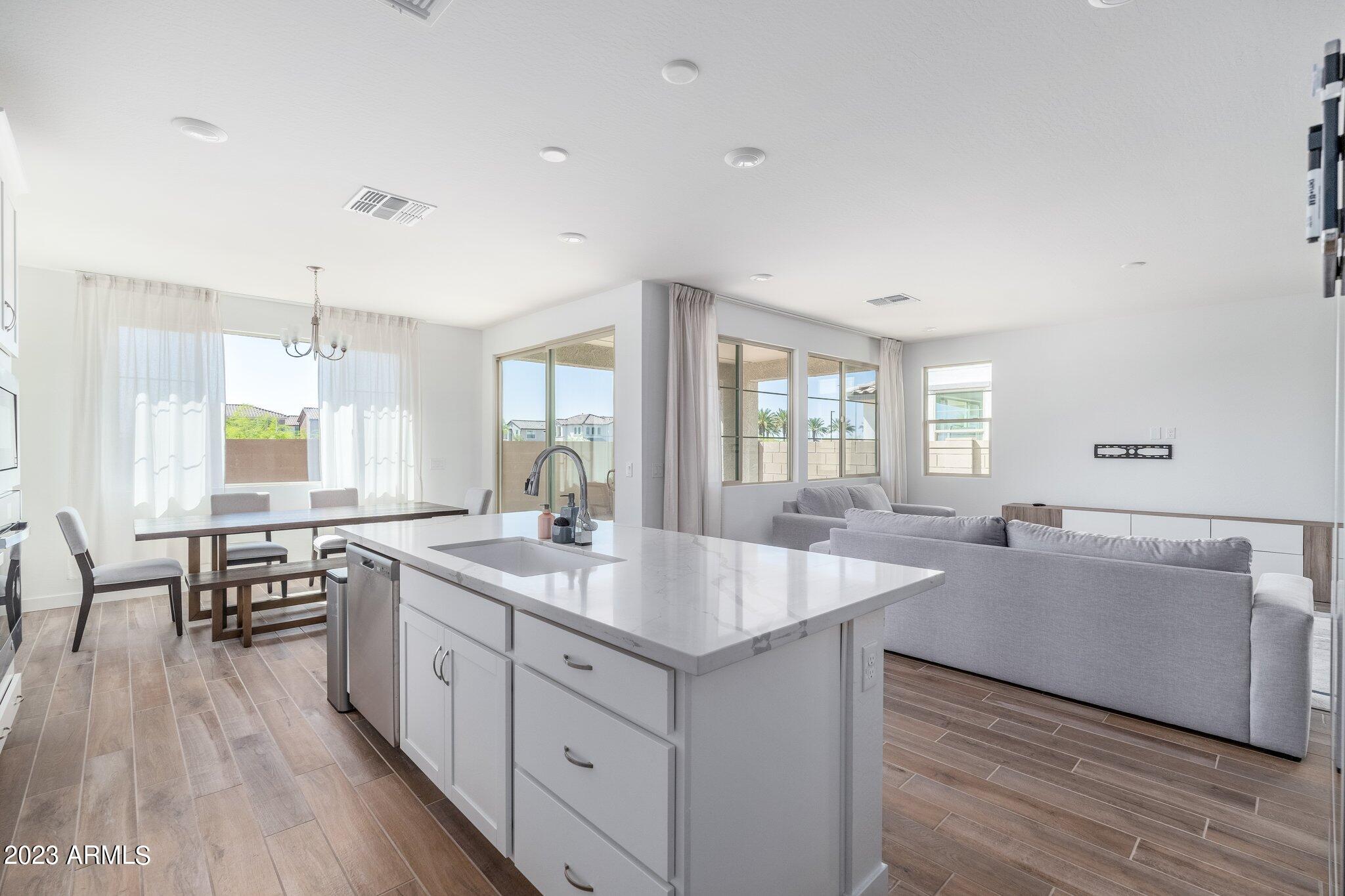 5832 S ABBEY