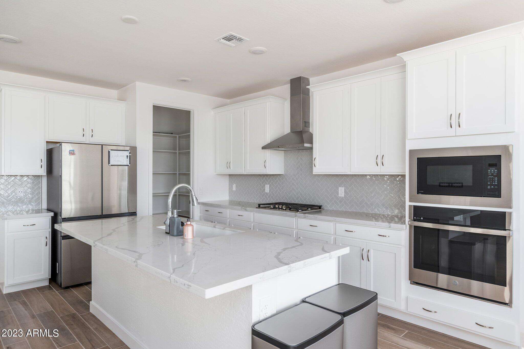 5832 S ABBEY